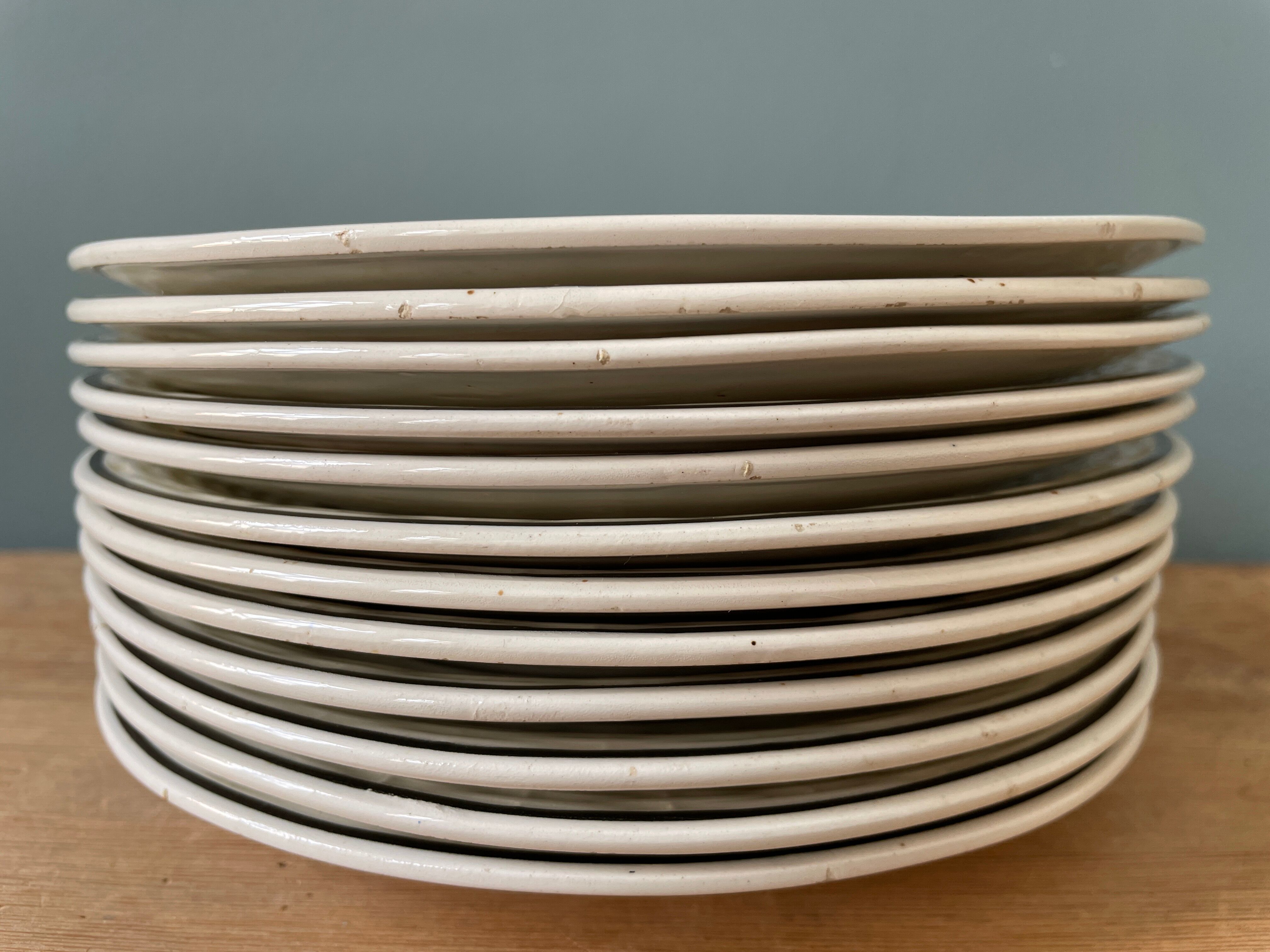 Lot de 12 petites assiettes Digoin Sarreguemines, « Les Mois »