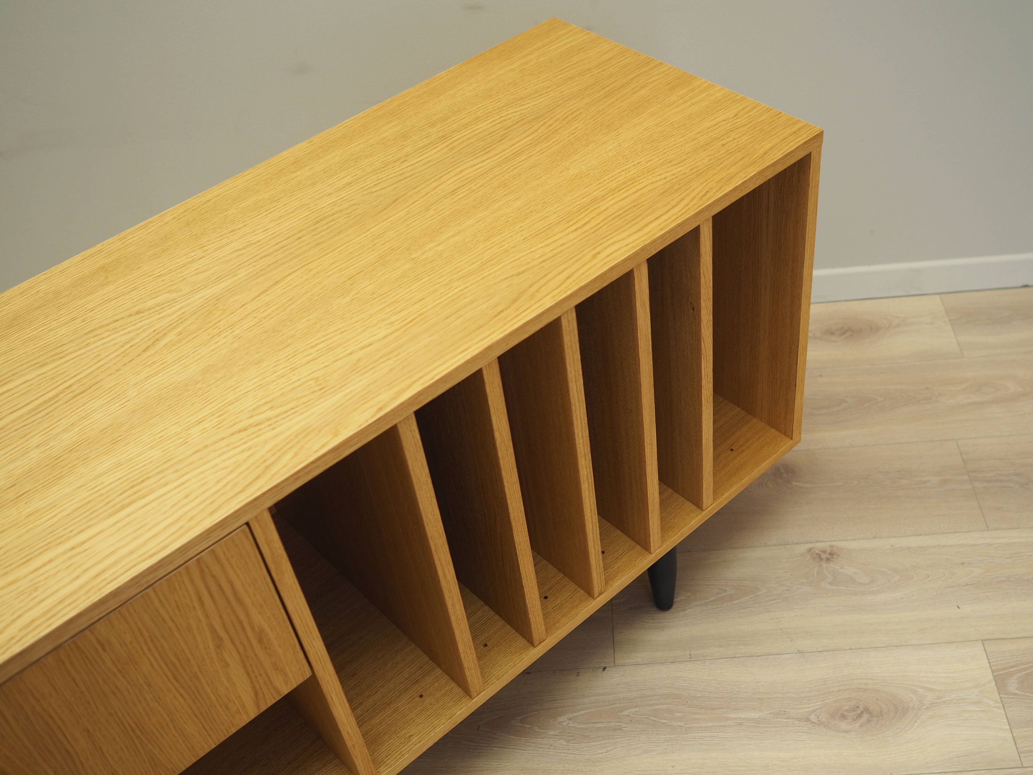 Commode à disques, design scandinave