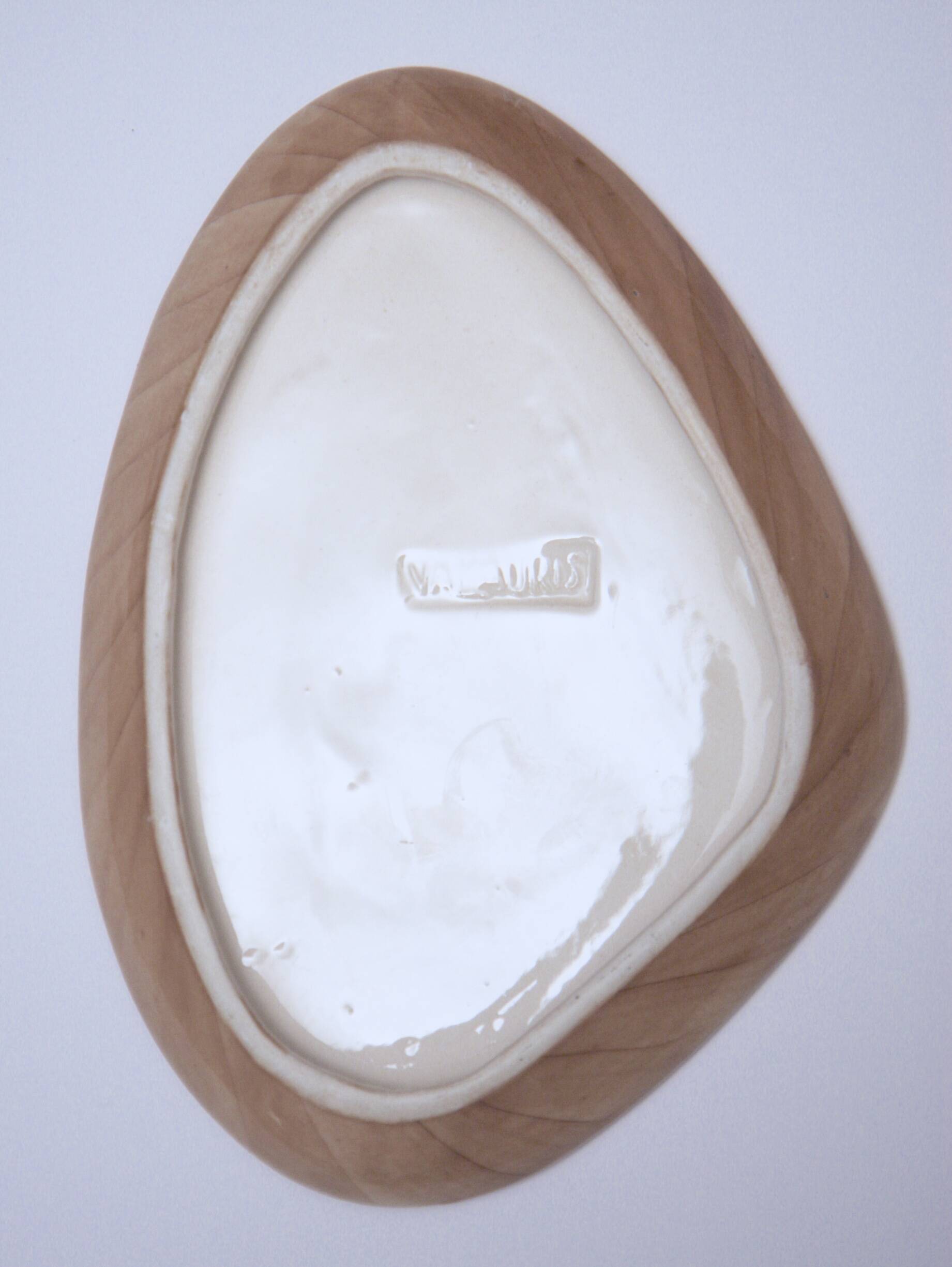 Vallauris faux-wood storage cup.