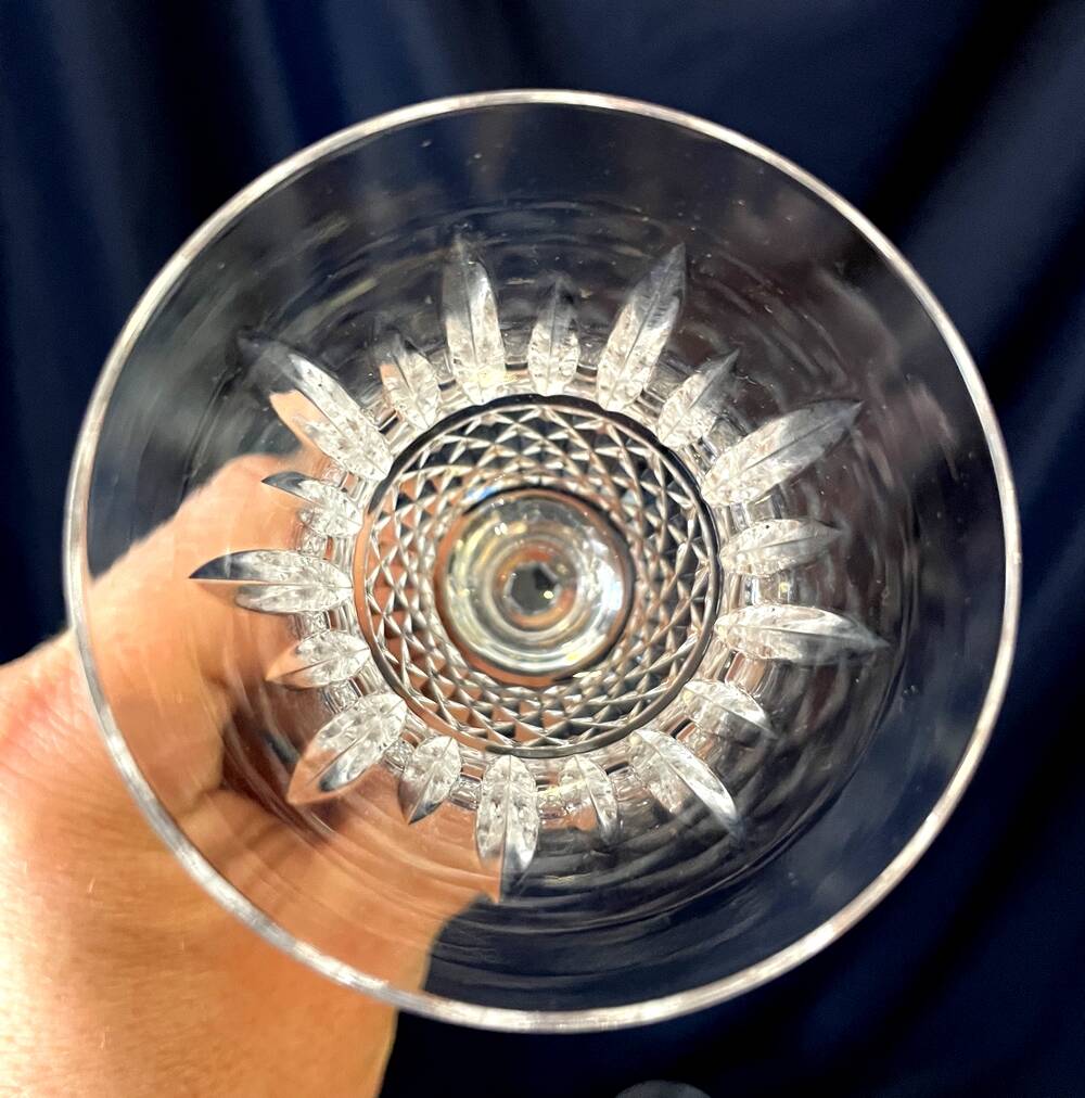 Suite de 6 verres a liqueur en verre taille art de la table