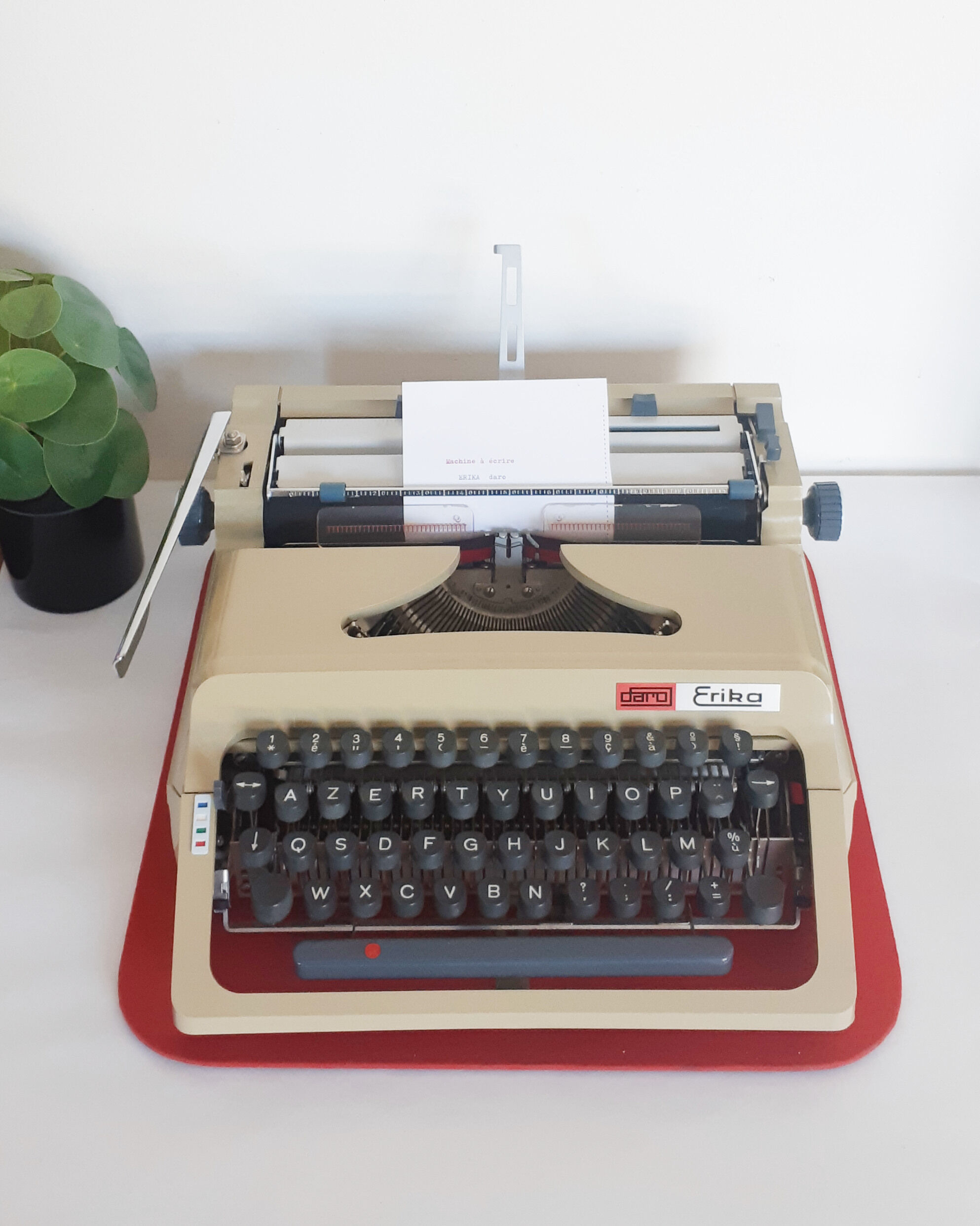 Typewriter Erika Daro , functional