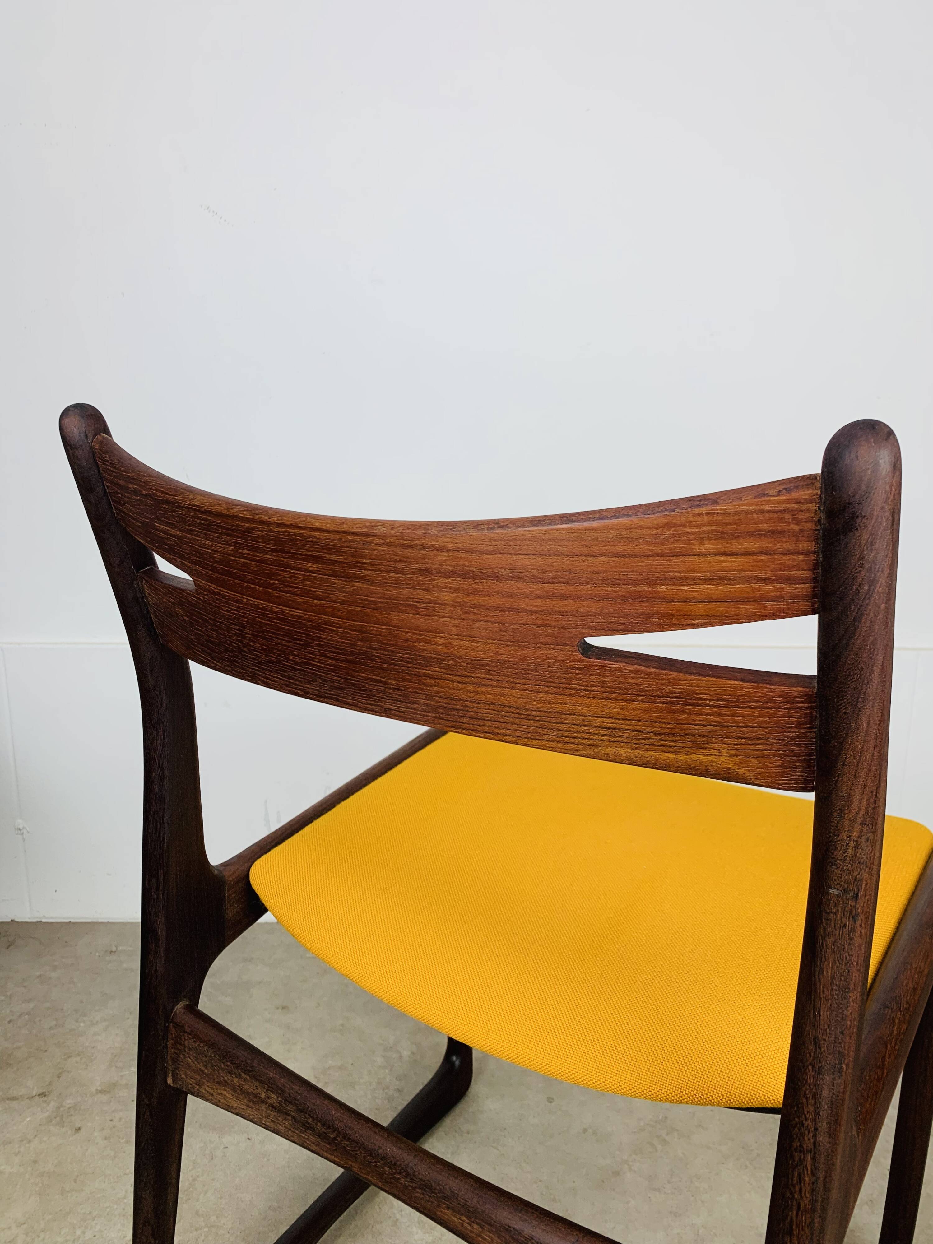 Pair of Danish Scandinavian chairs in rosewood, 1960s.