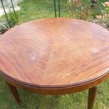 Extendable dining table