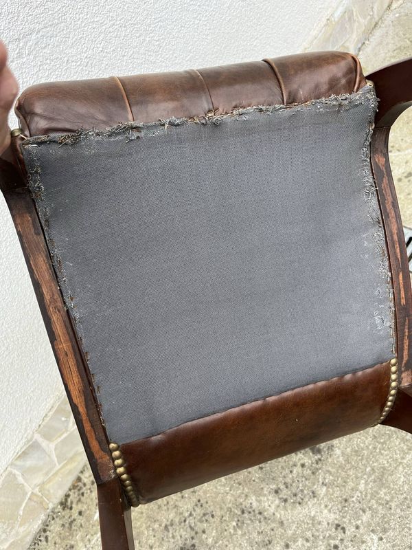 Chaise Chesterfield en cuir brun capitonné