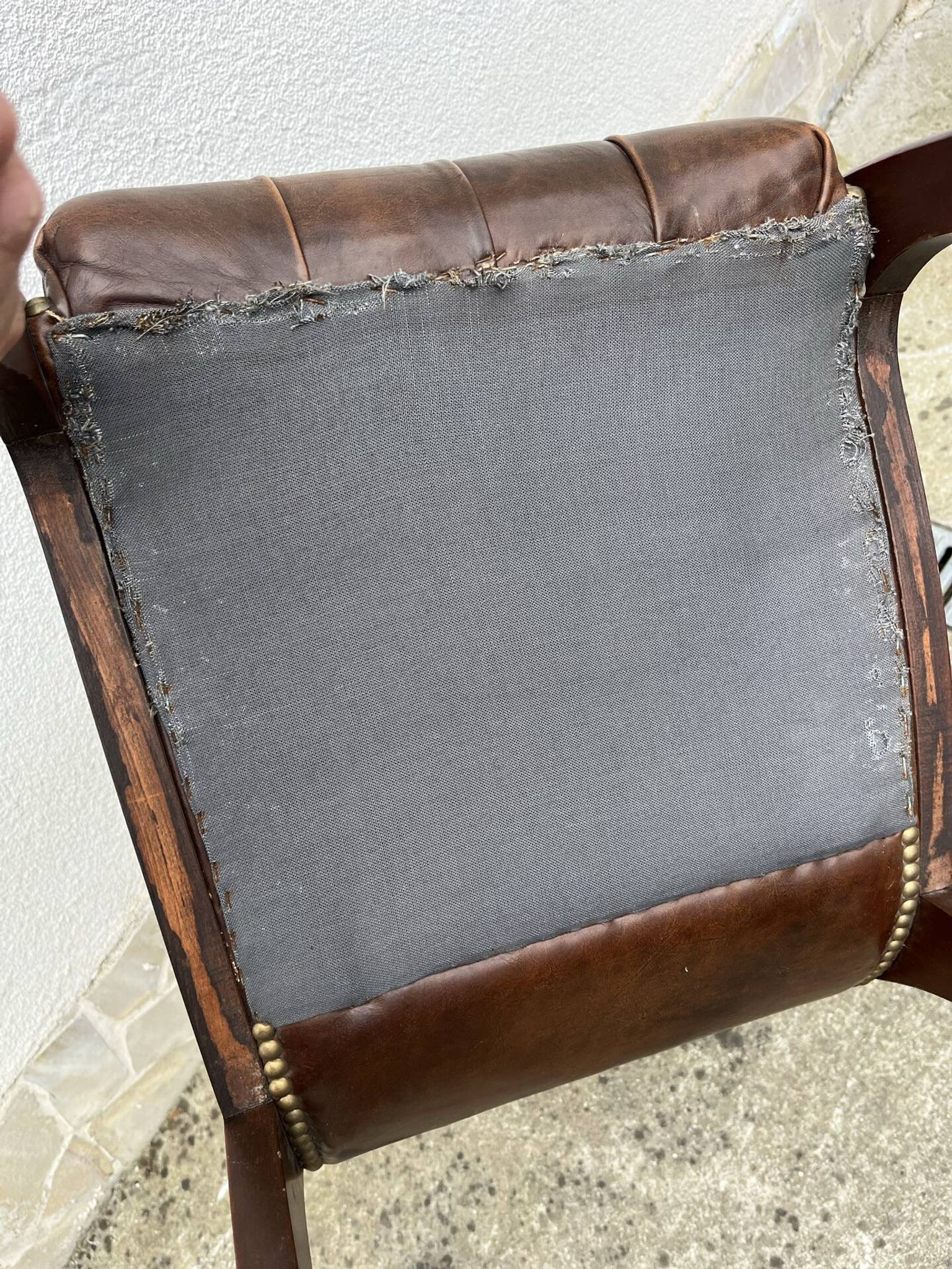 Chaise Chesterfield en cuir brun capitonné