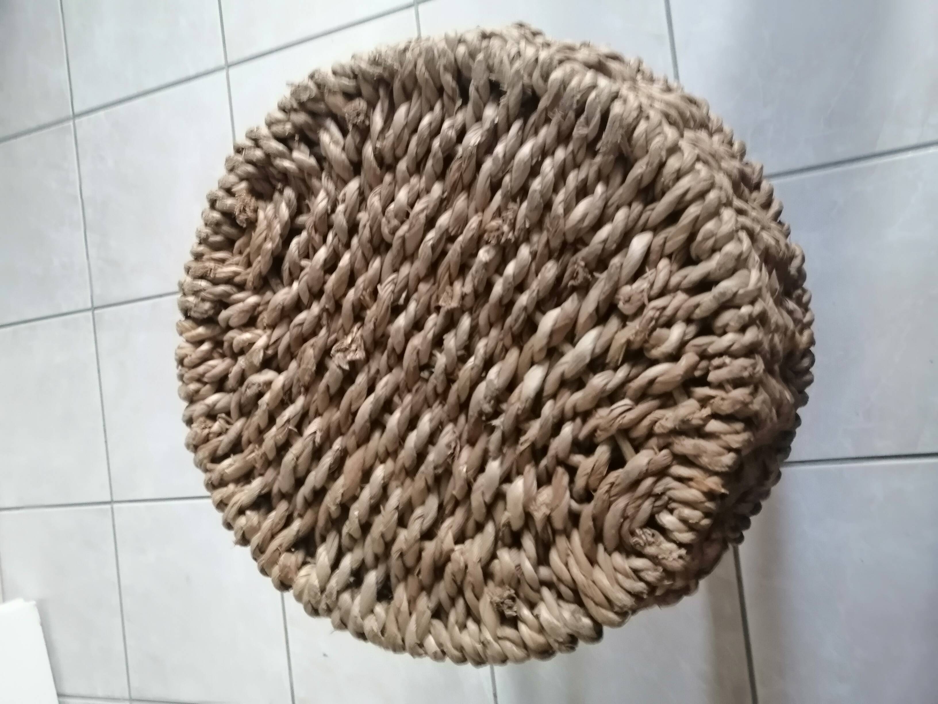 Woven round basket