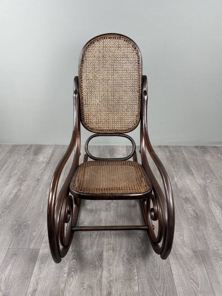 Curved wooden rocking chair in Thonet style, 20th century