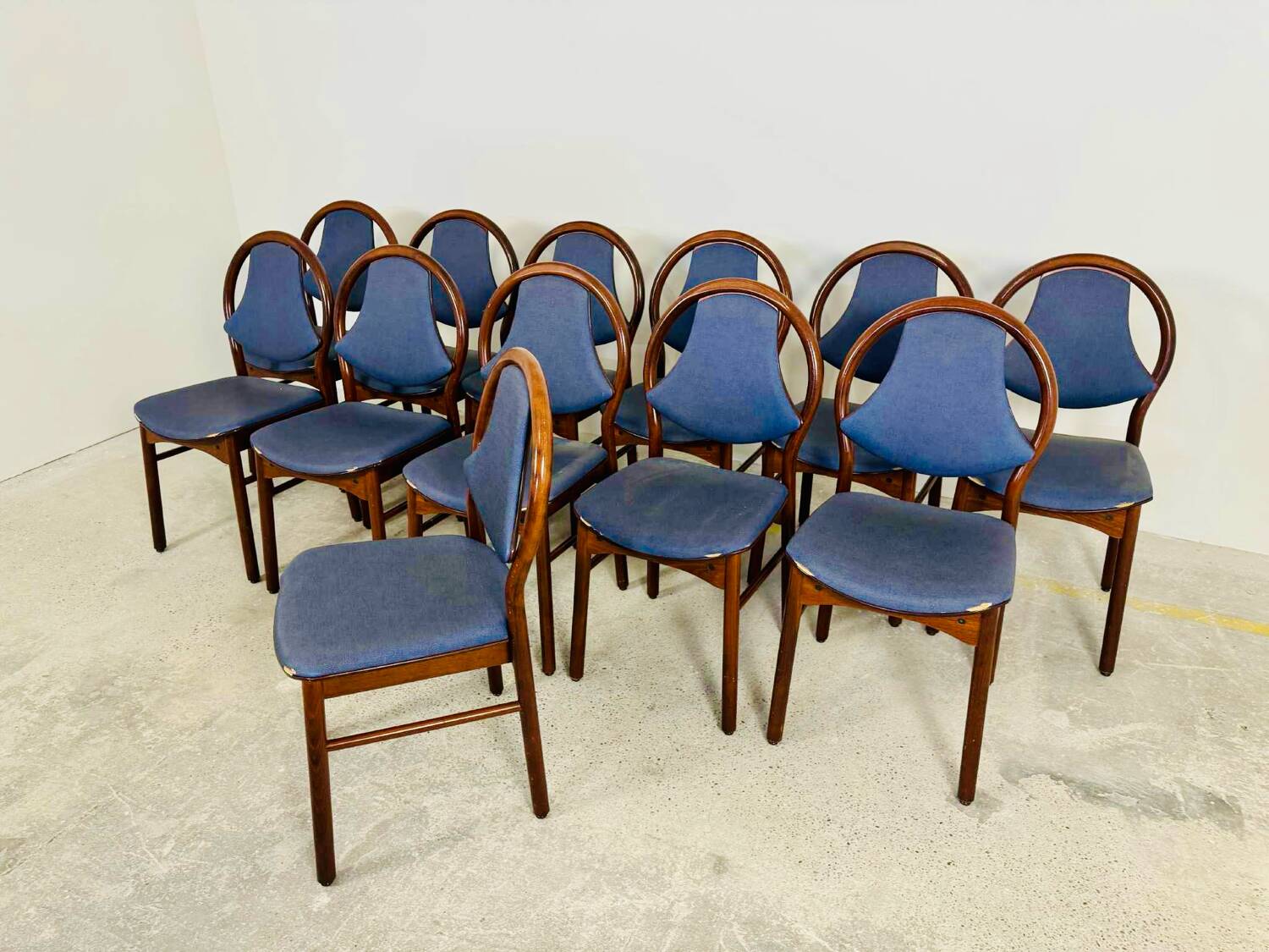 Lot de 12 chaises Baumann vintage assise Skaï bleu