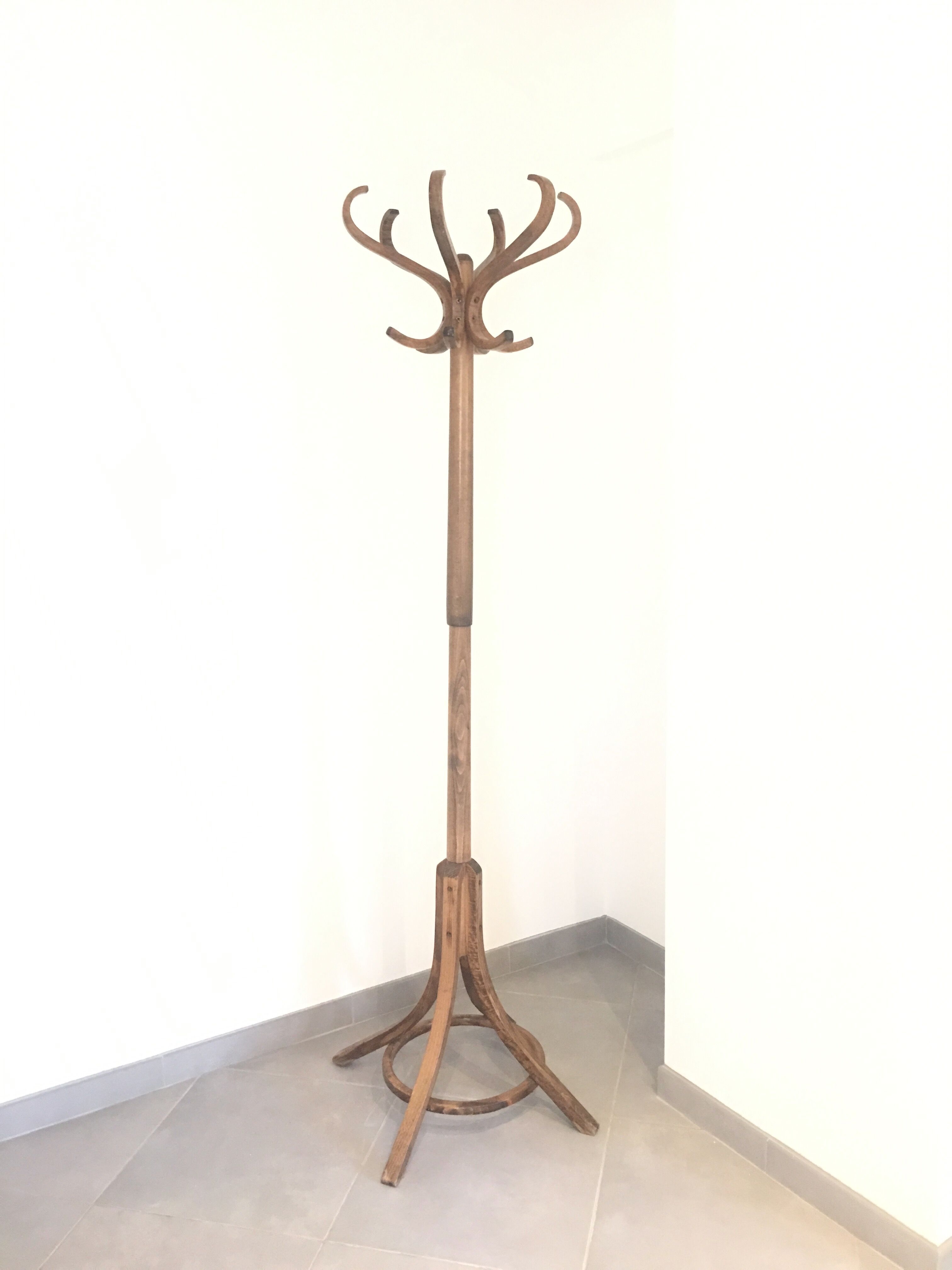 Baumann parrot coat rack