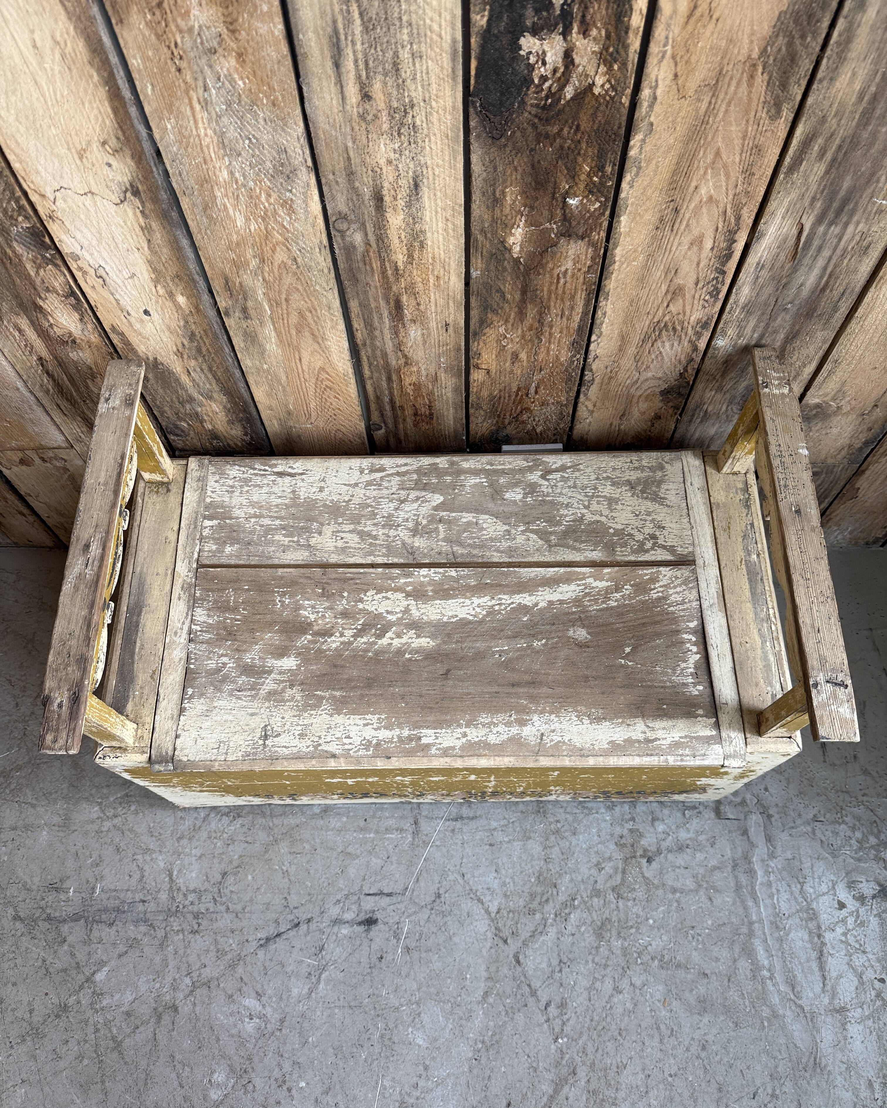 Patinated children's storage bench (renovated)