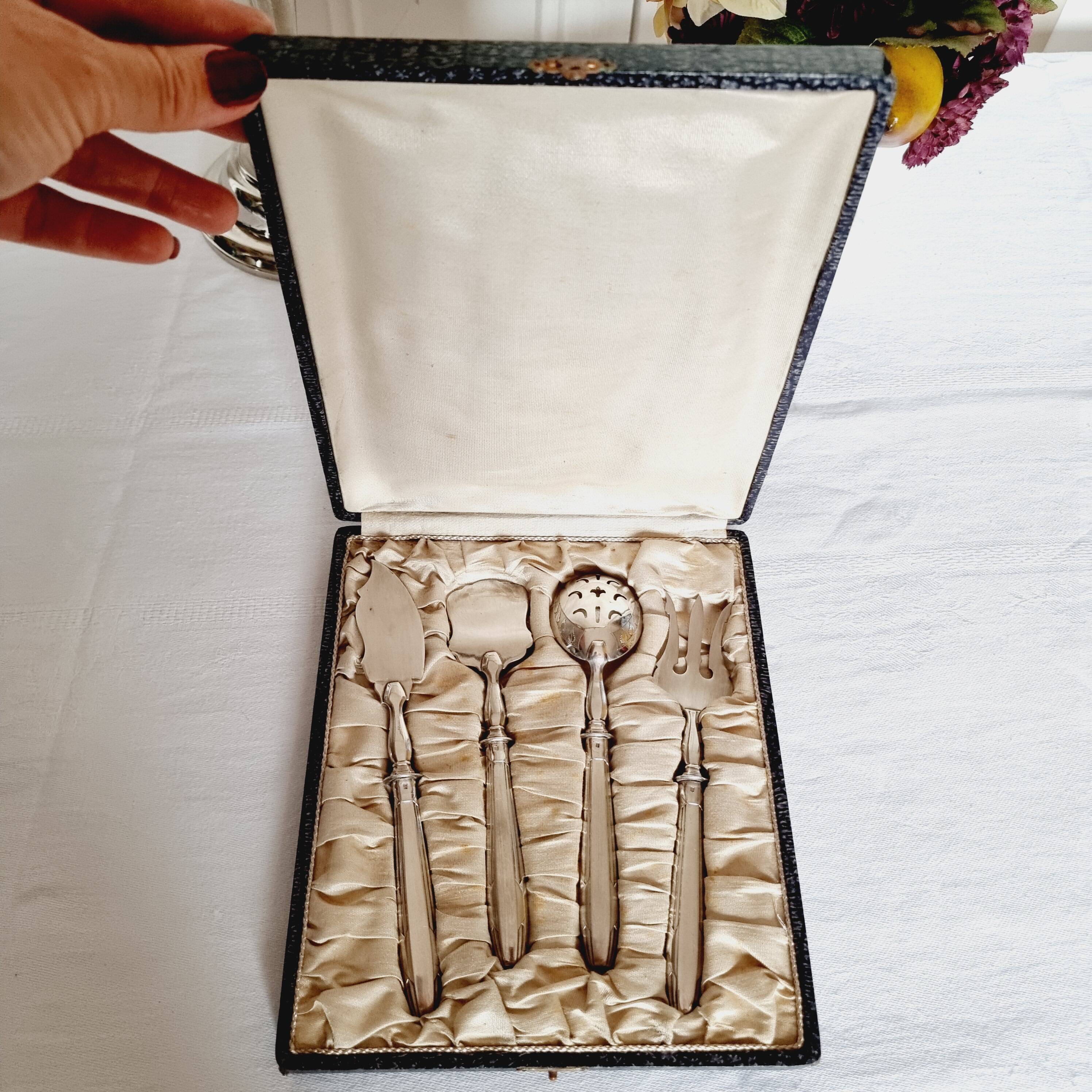 4 Art Deco Cubiertos to serve Postres or Frutas de Metal Plata de Principios S.XX