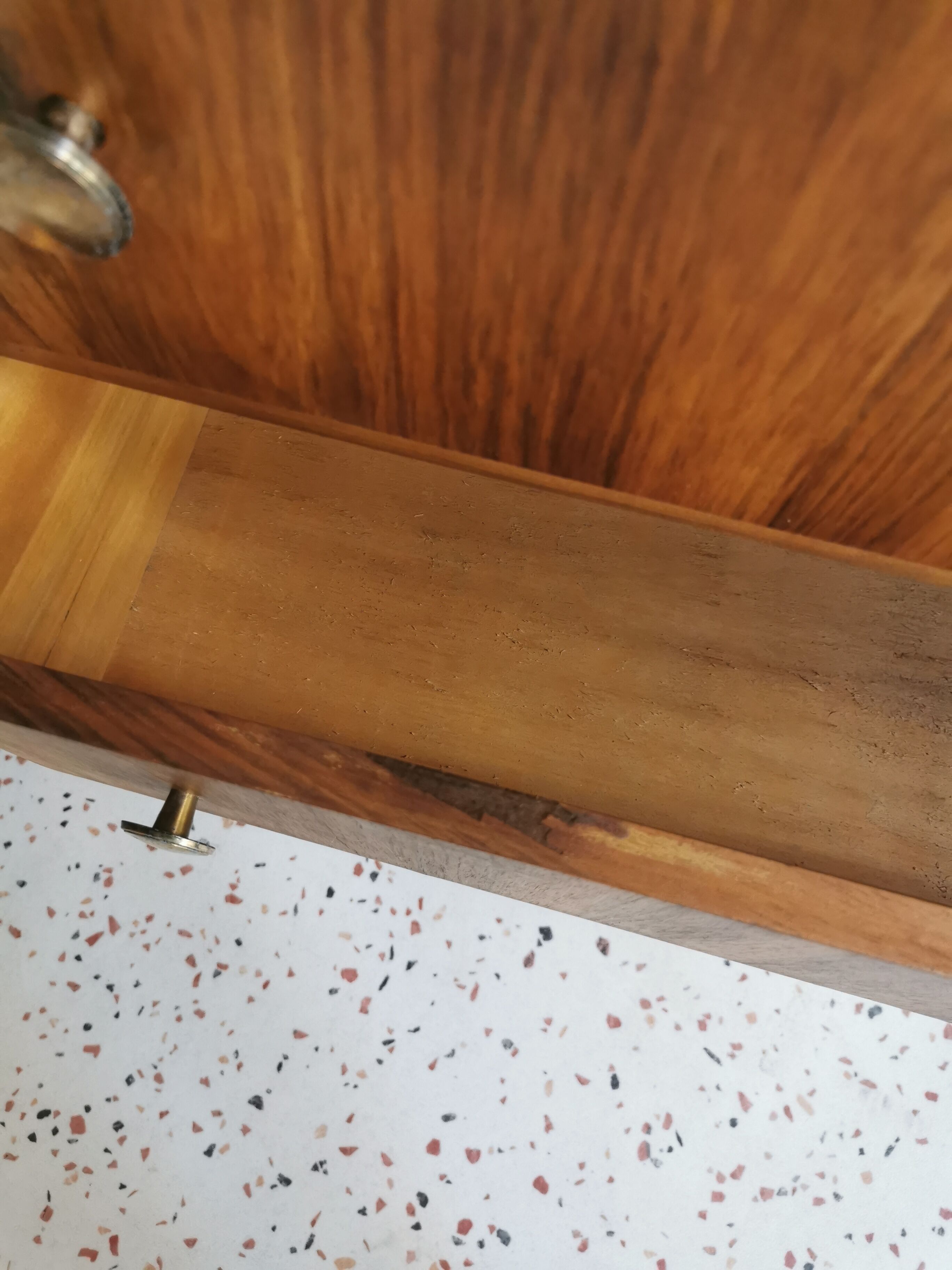 Asymetical chest of drawers