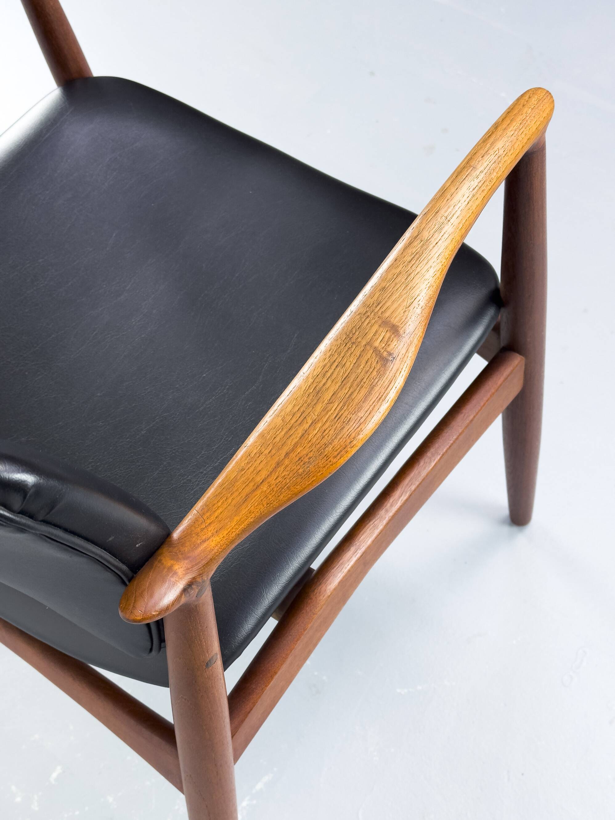 Fauteuil en teck danois par Erik Buch pour Ørum Møbelfabrik, années 1960.