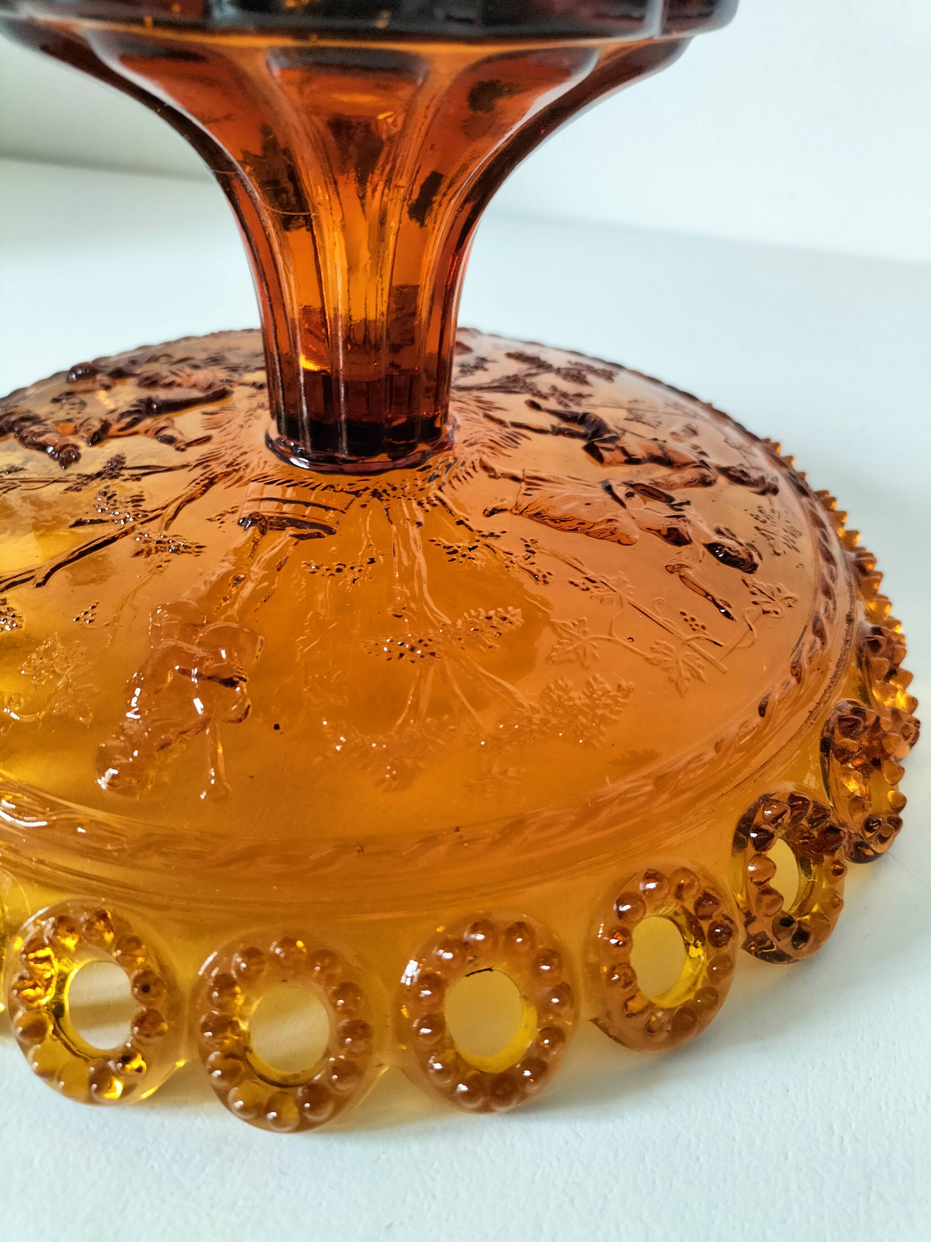 Piédouche Georges Sand verre pressé ambré, Portieux, fin 19ème