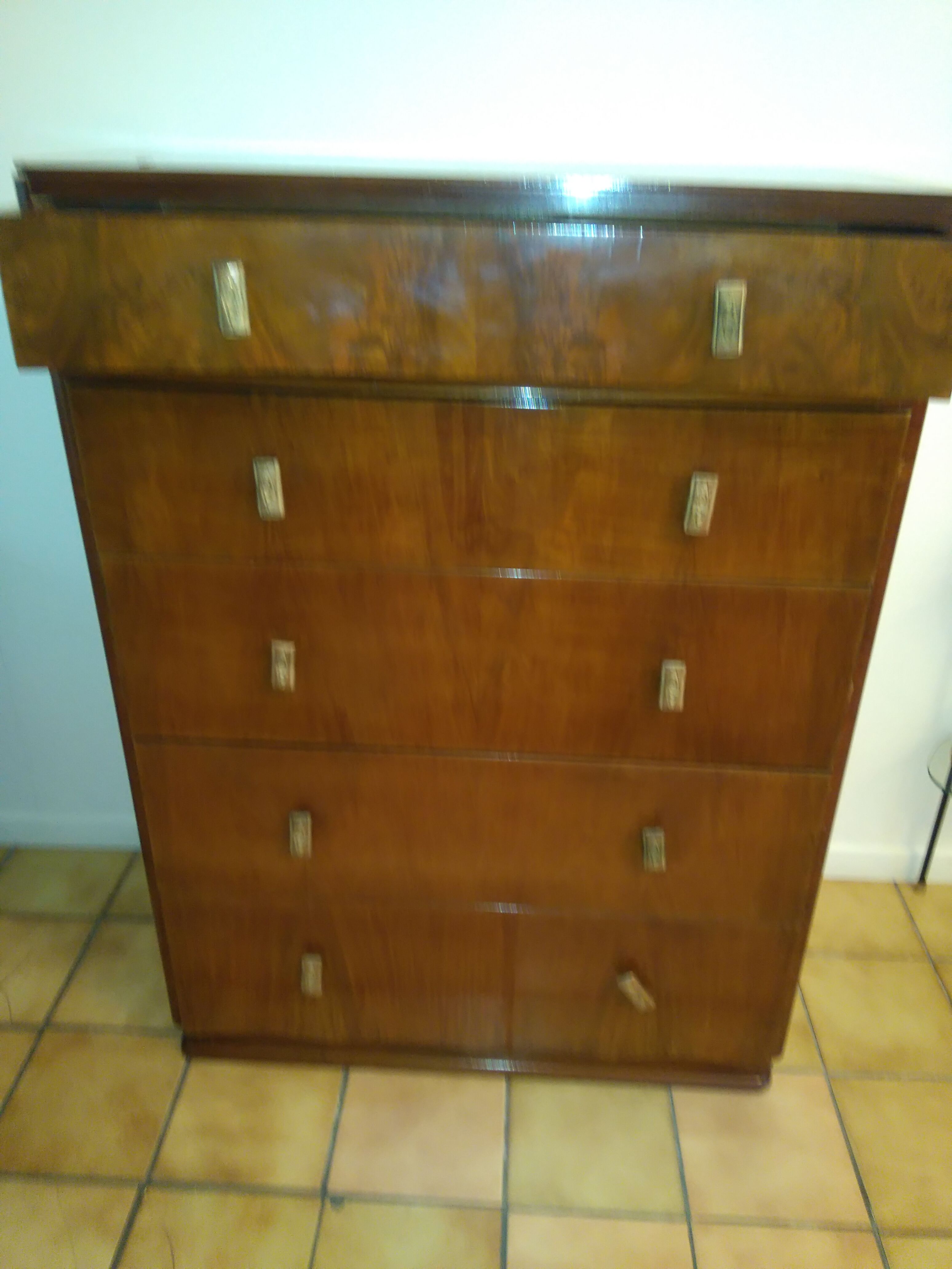 English-style dresser