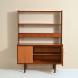 Bookcase with pull-out shelf