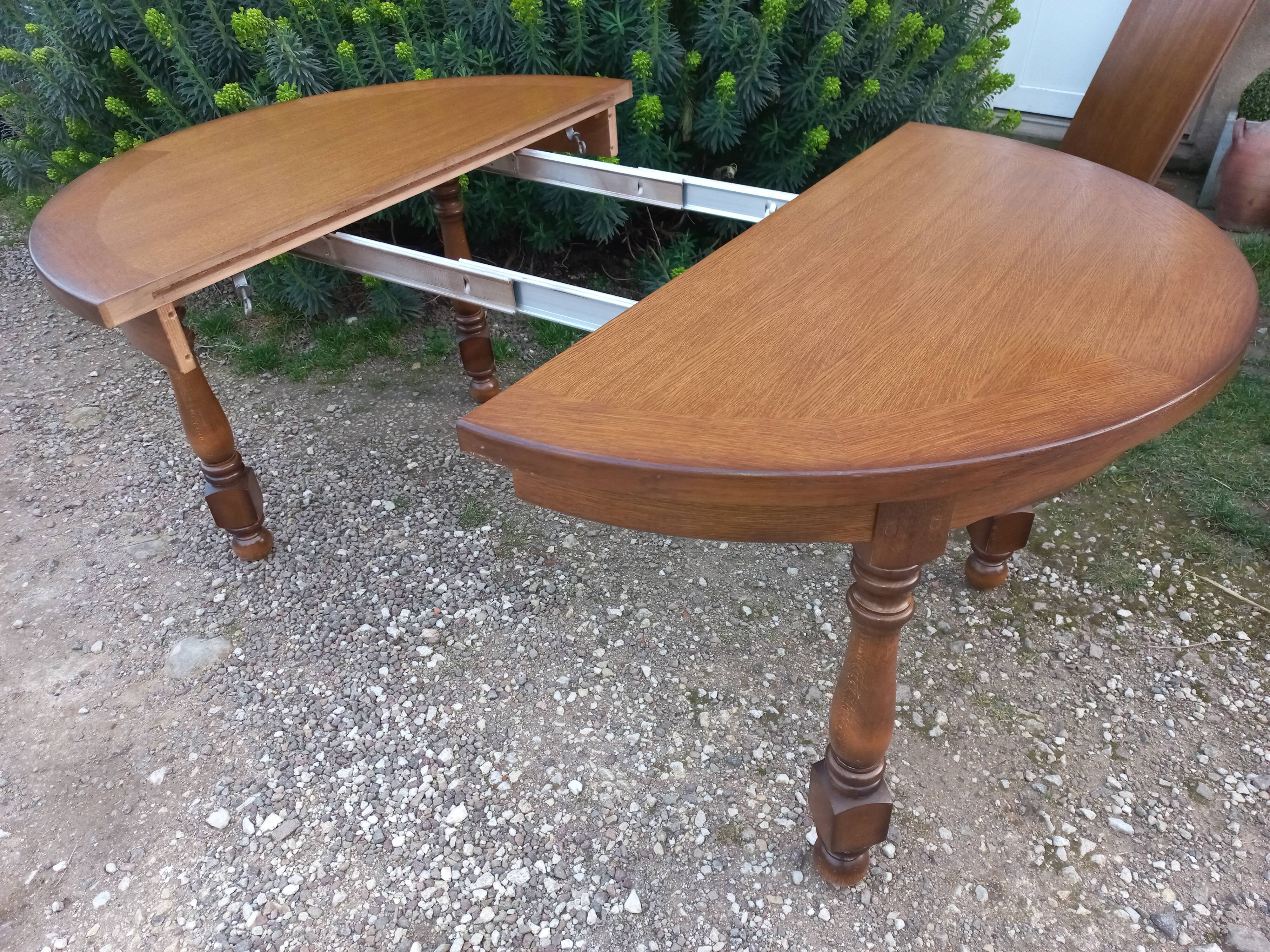 Table and 4 chairs + extension