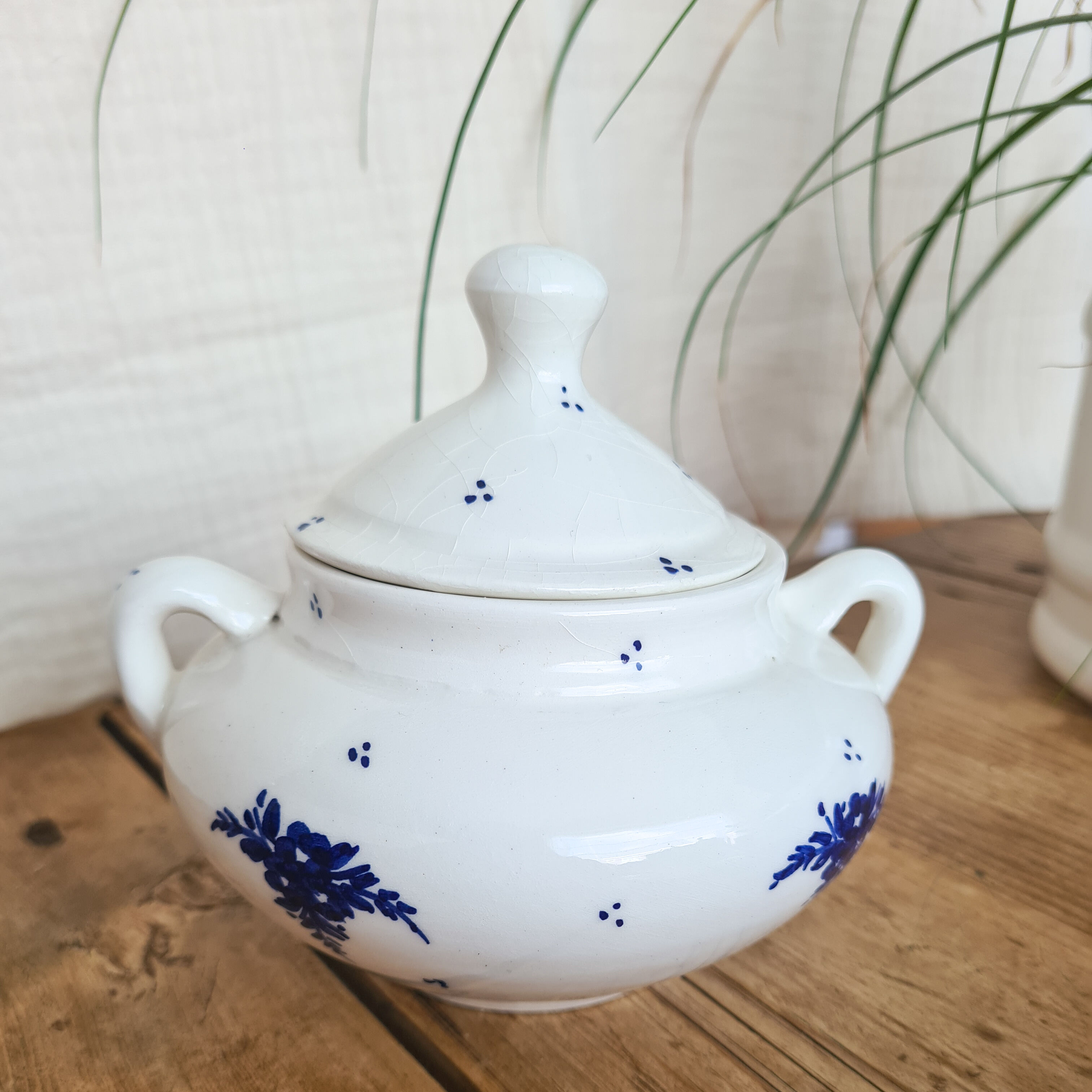 Earthenware tea or coffee service