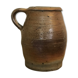 Sandstone pot at one handle