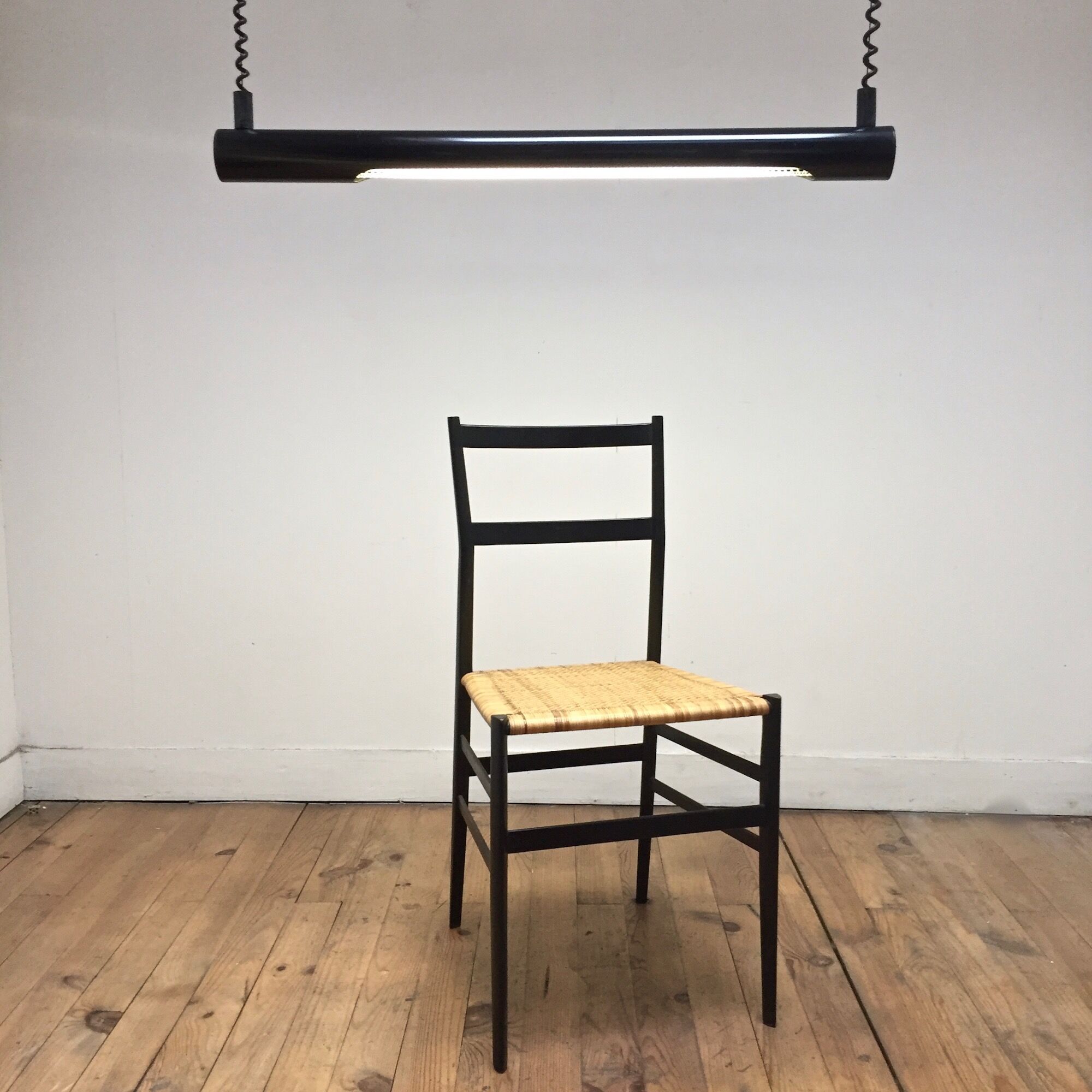 Neon suspension -ressort