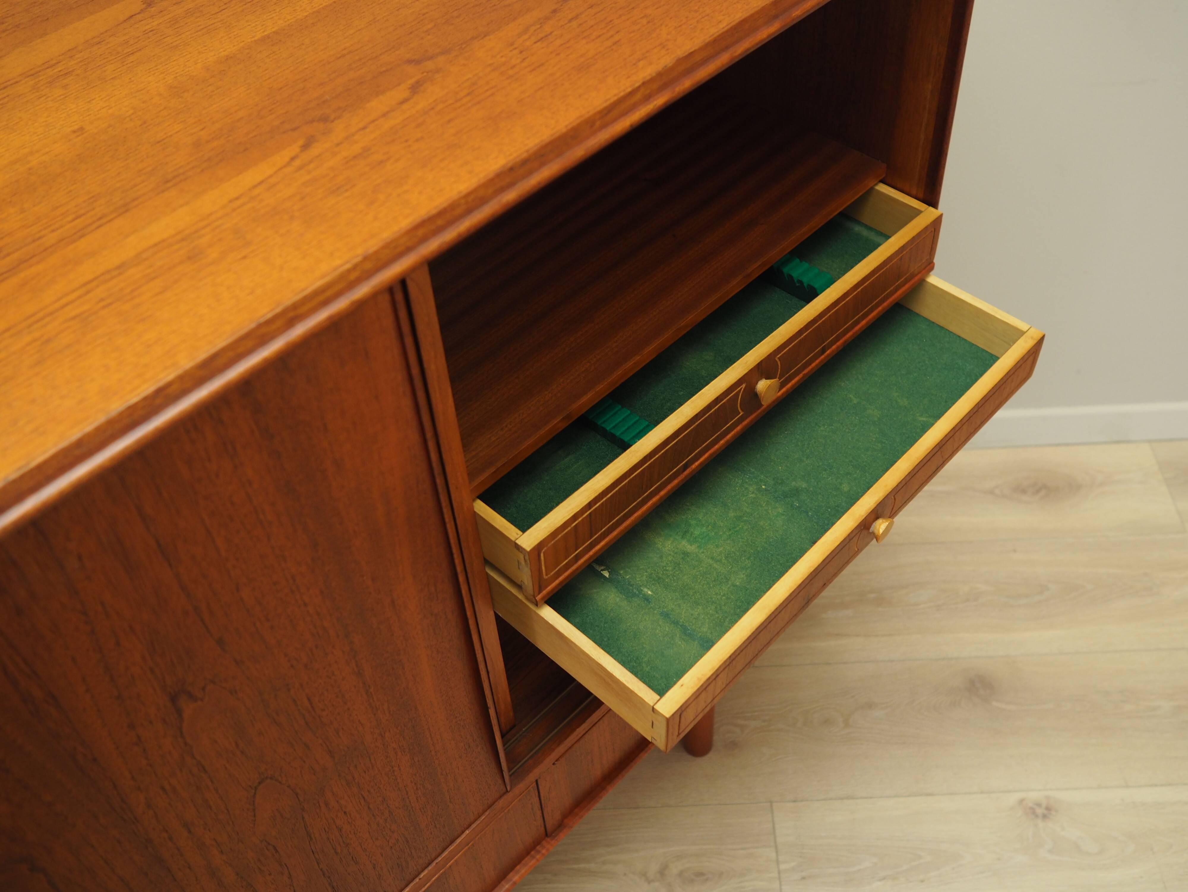 Enfilade en teck, design danois, années 1970, production : Danemark