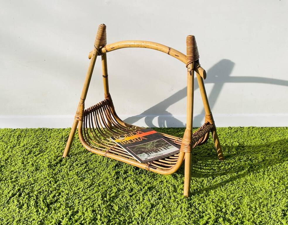 Rattan magazine rack. Vintage 50s.