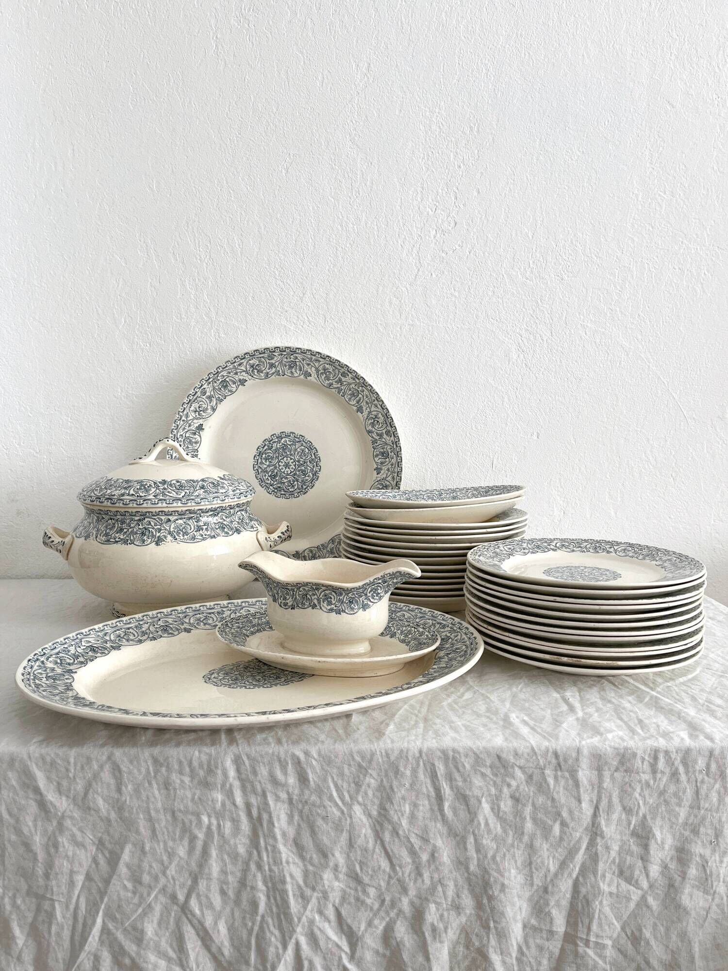"Renaissance" ironstone dinnerware set from Creil and Montereau - 30 pieces