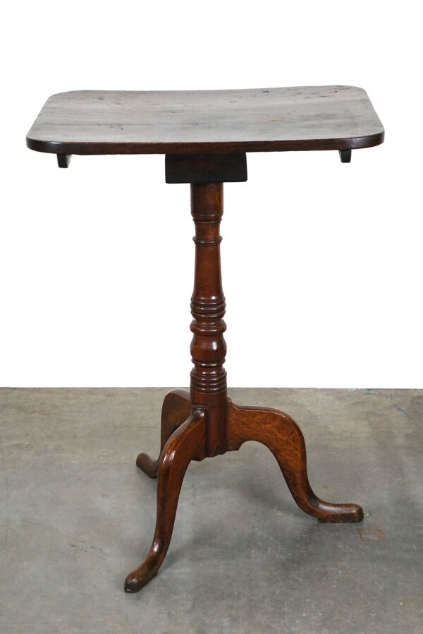 Belle table/table d'appoint anglaise antique à plateau inclinable avec un plateau carré
