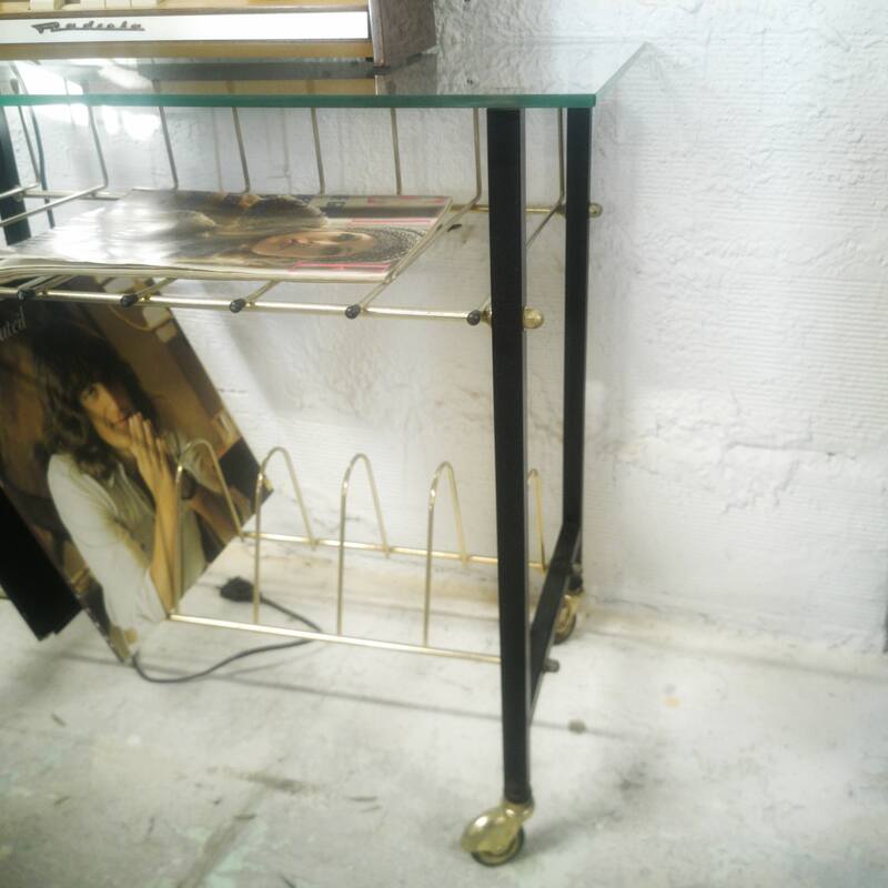 Vinyl table