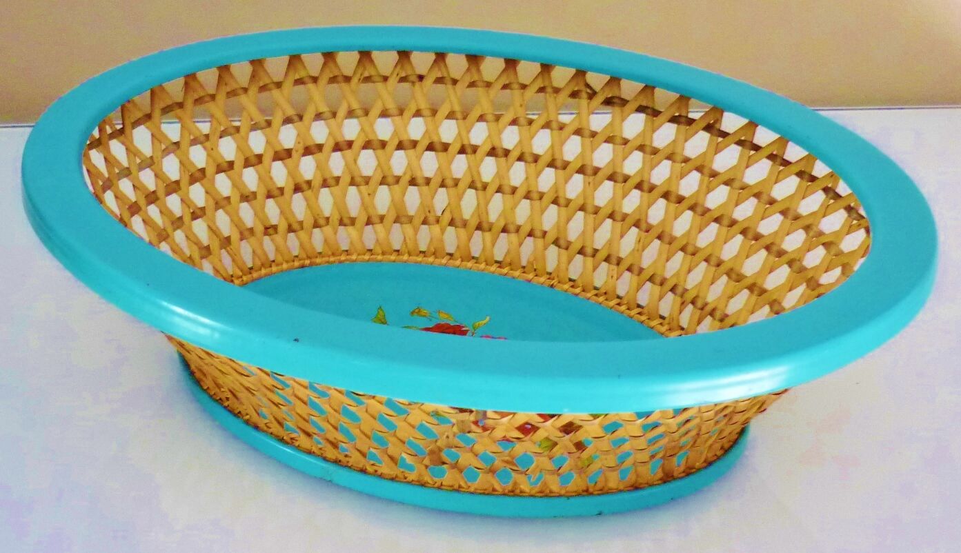 Antique basket in painted sheet metal and woven wicker, decorated with roses