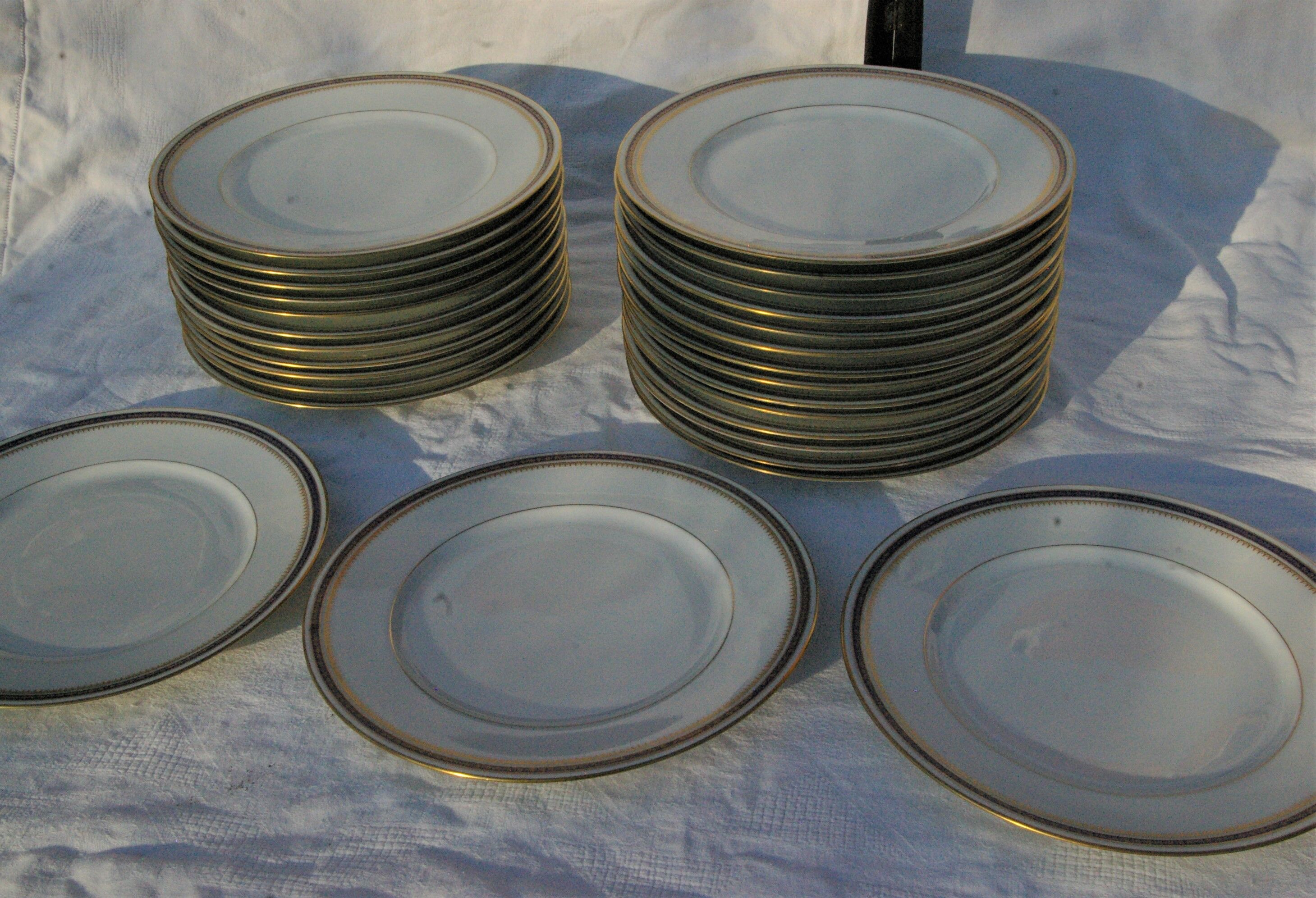 Table service 58 pieces in limoges porcelain uc - blue and gold border