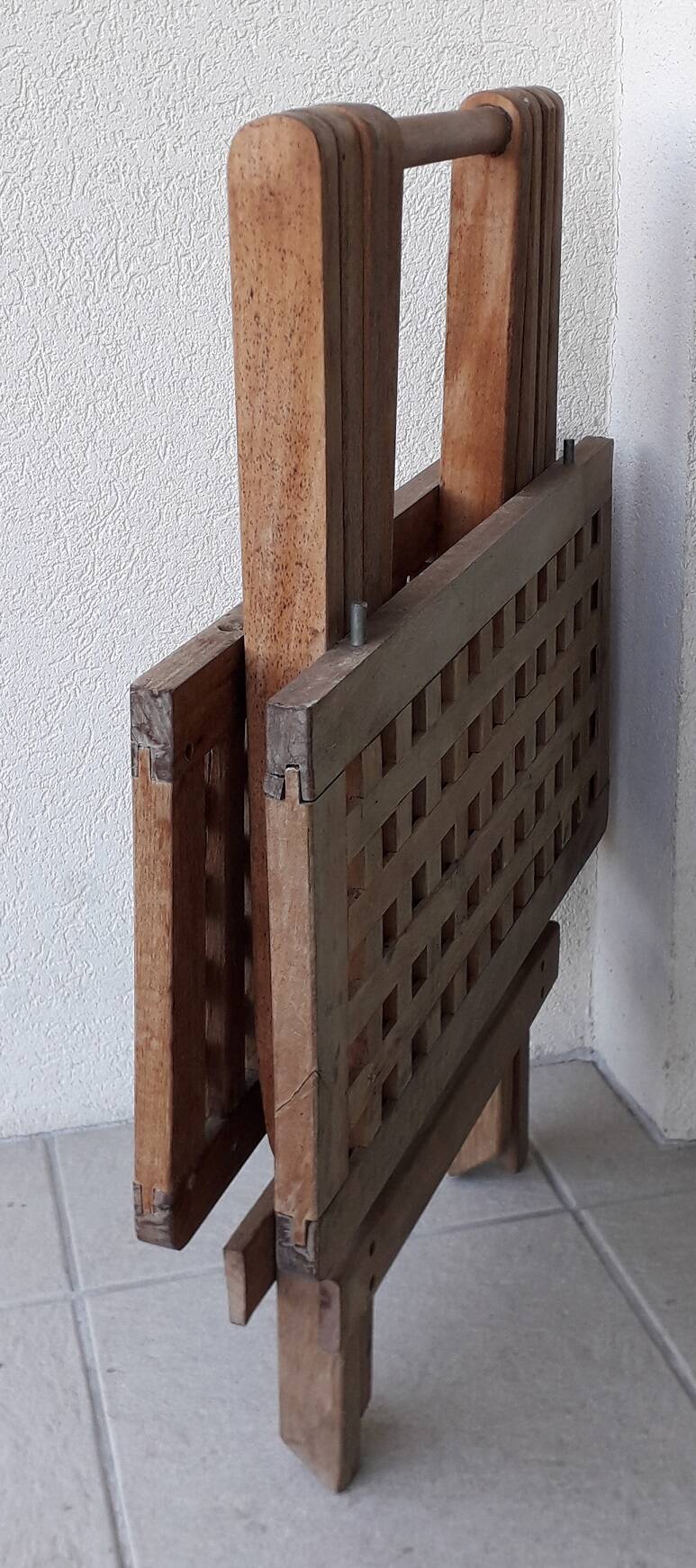 Folding wooden coffee table