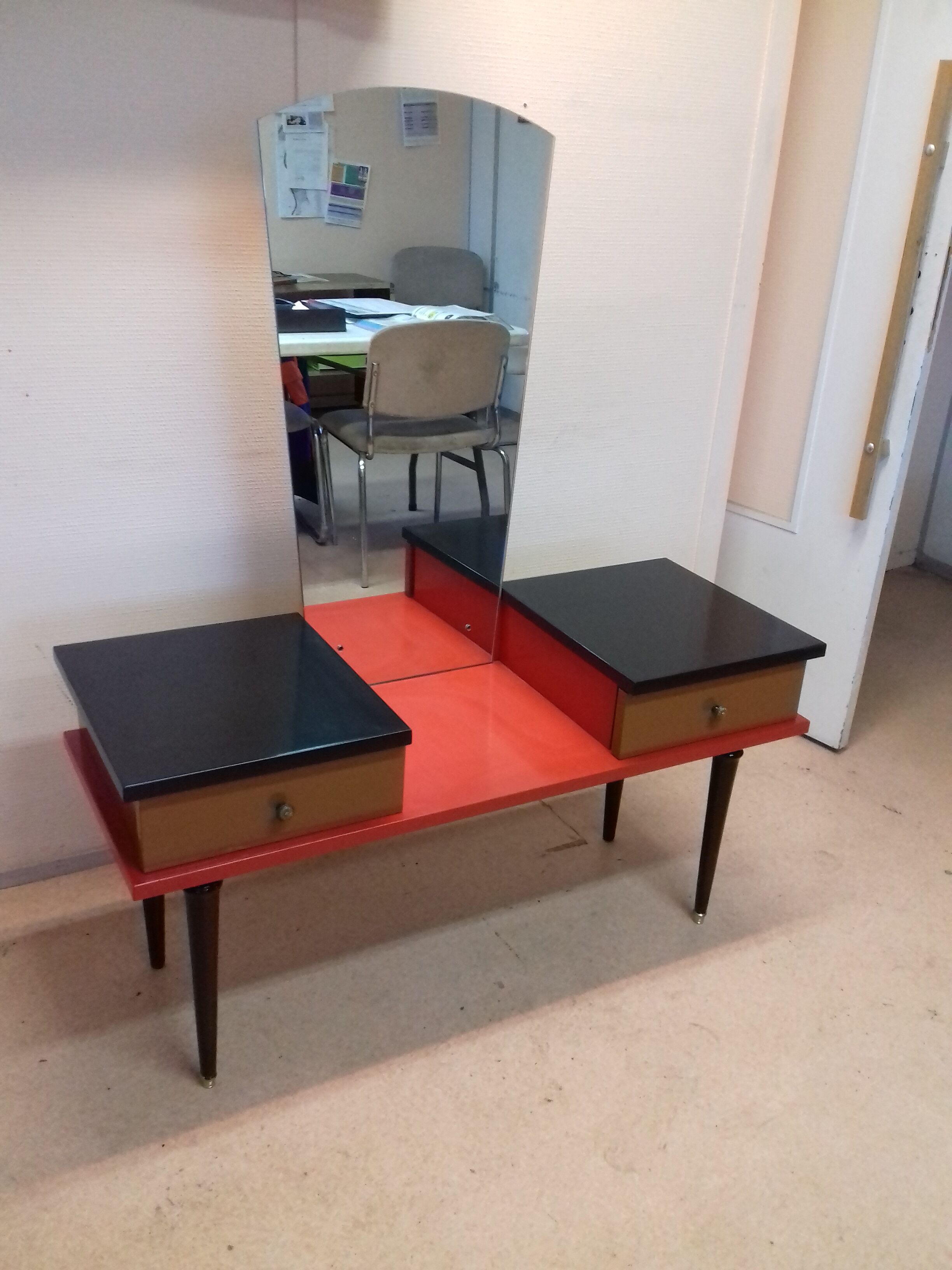 Vintage year 60 relookee coiffeuse