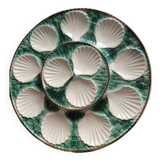 Plates and oyster or seafood dishes