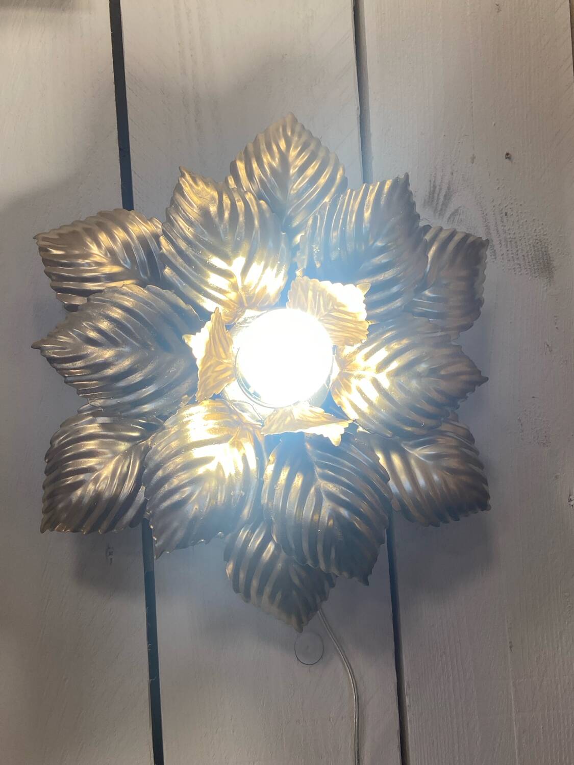 Golden flower wall light
