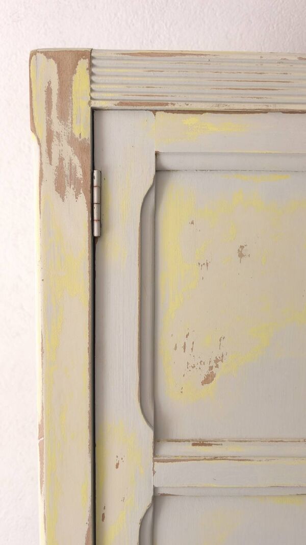Petite armoire ancienne patiné beige et jaune