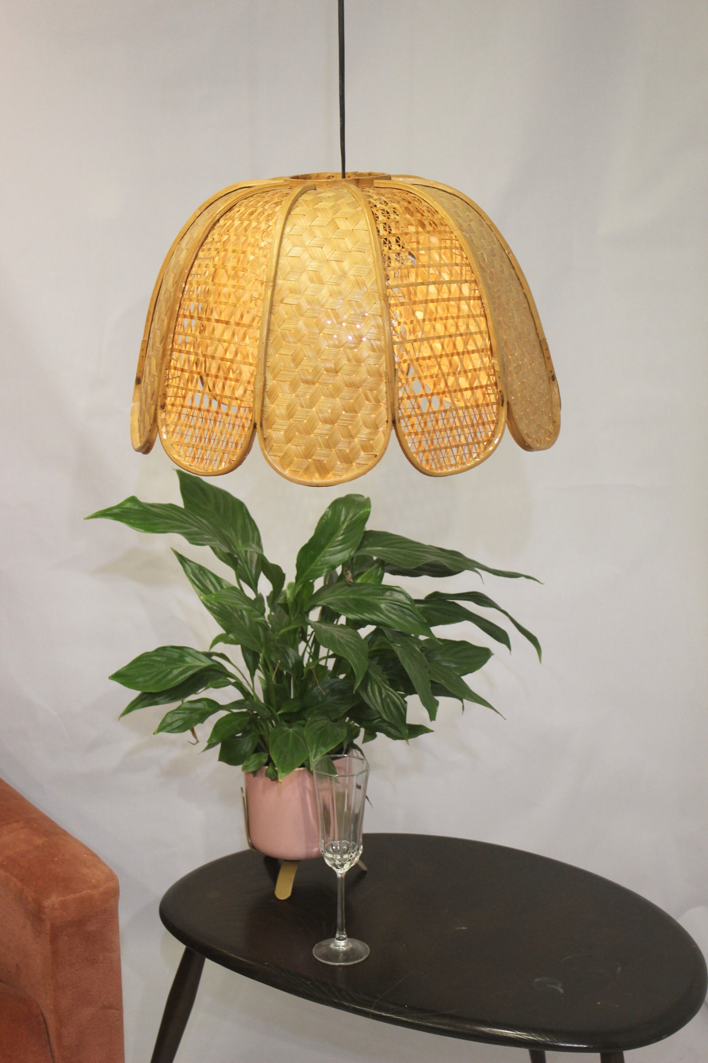 Suspension en rotin osier vintage forme fleur années 60