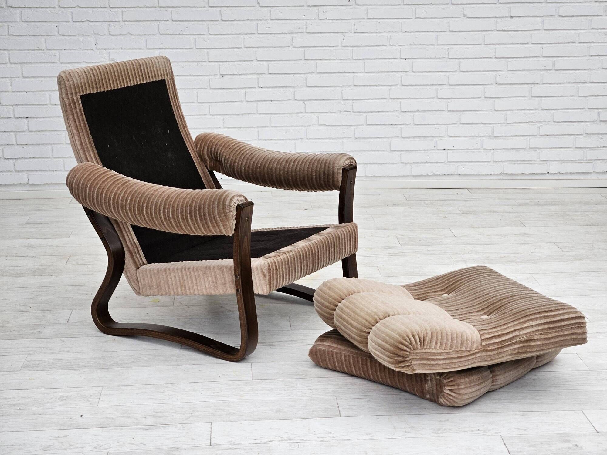 1970s, pair of Danish lounge chairs, original very good condition, corduroy.