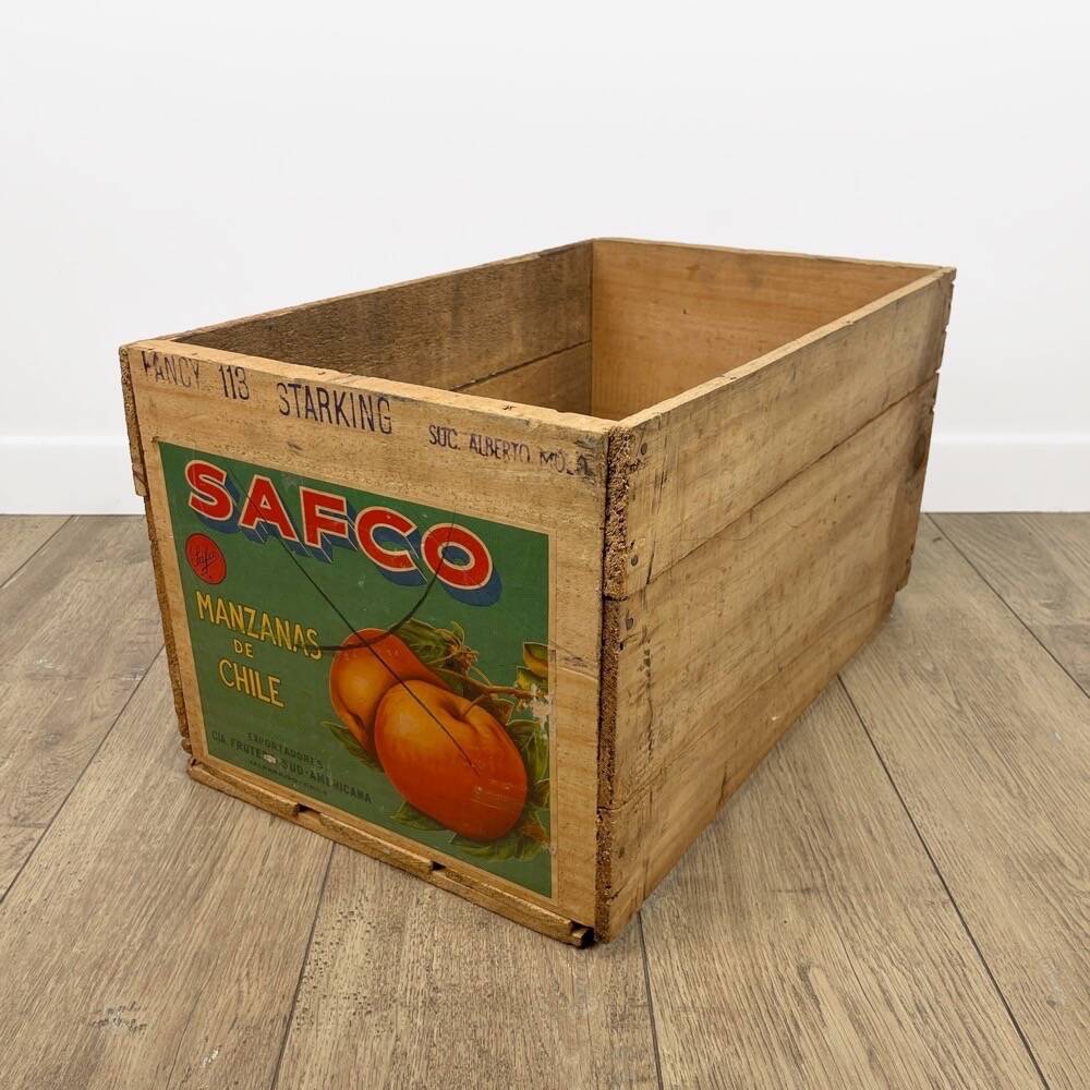 Wooden crate transporting apples safco chile 1959
