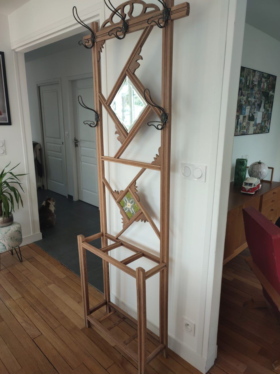 Coat-of-the-table wardrobe