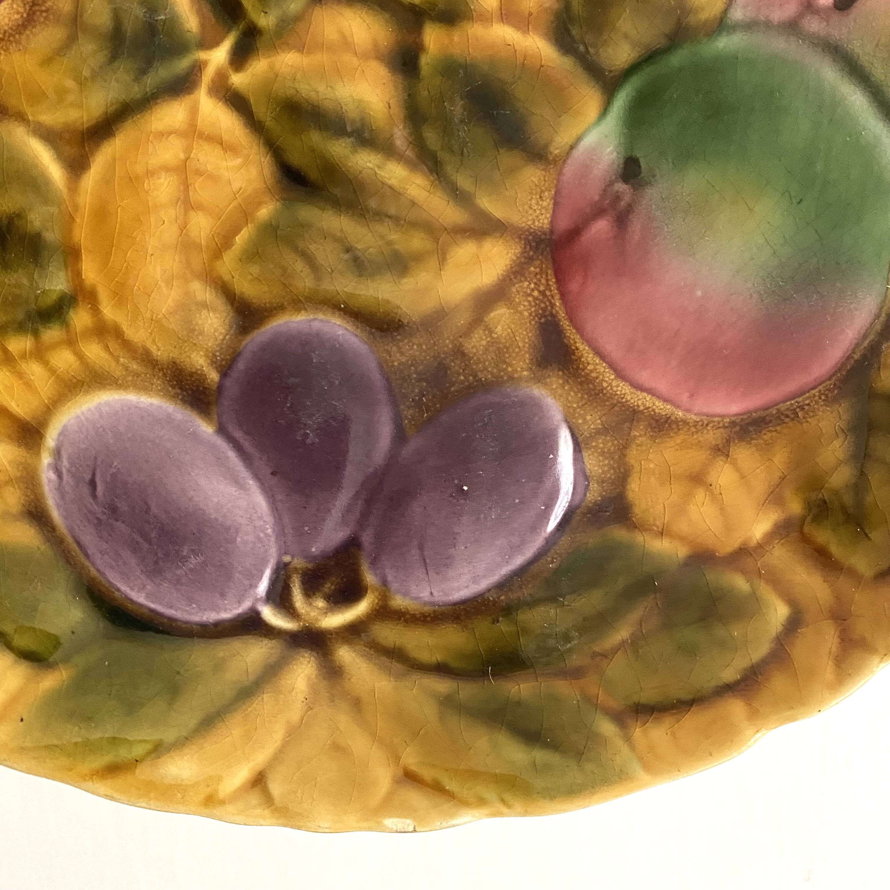 Round dish in barbotine with sarregumine fruit decoration