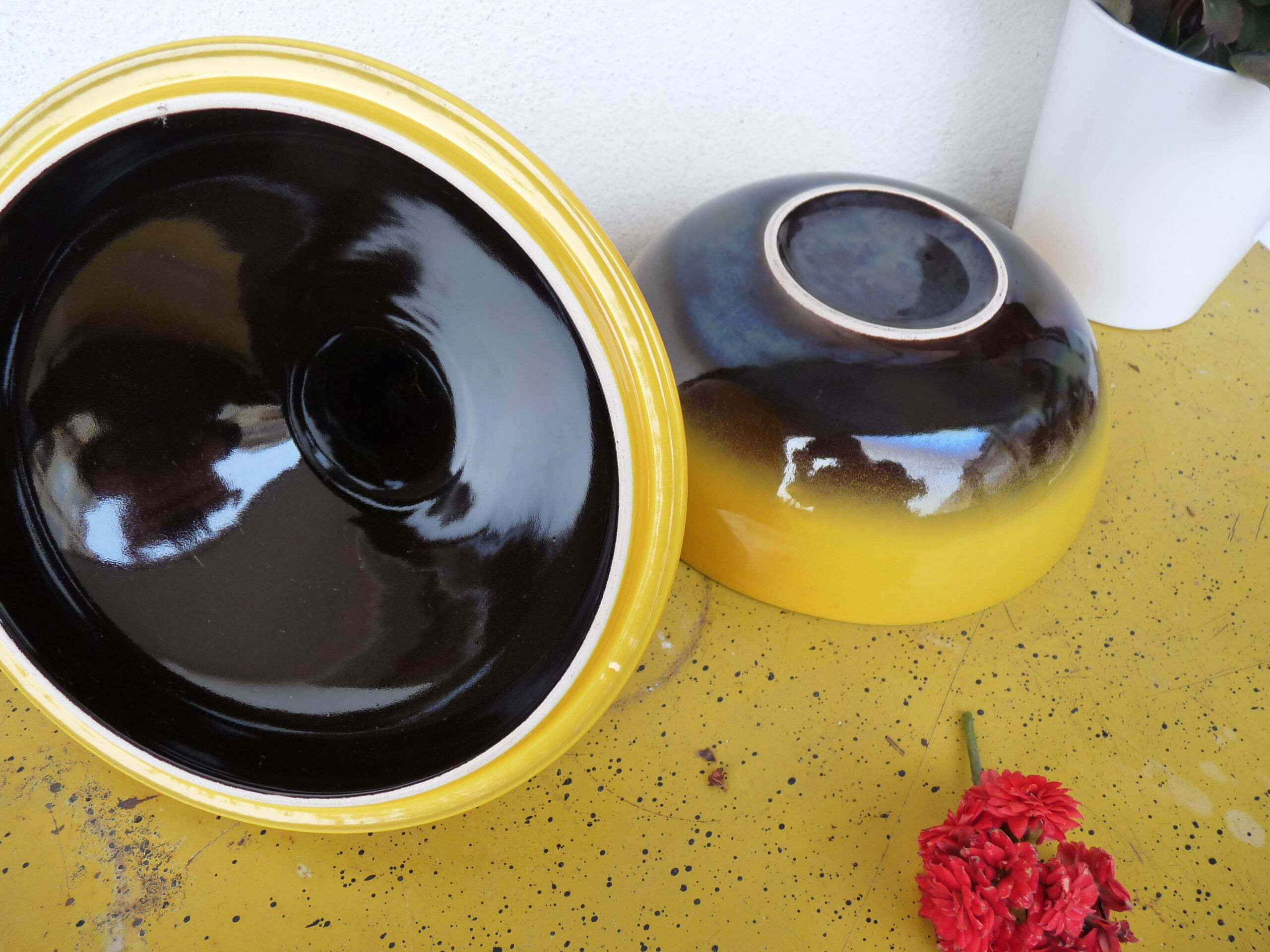 Pear-shaped soupiere vintage italian ceramic 70