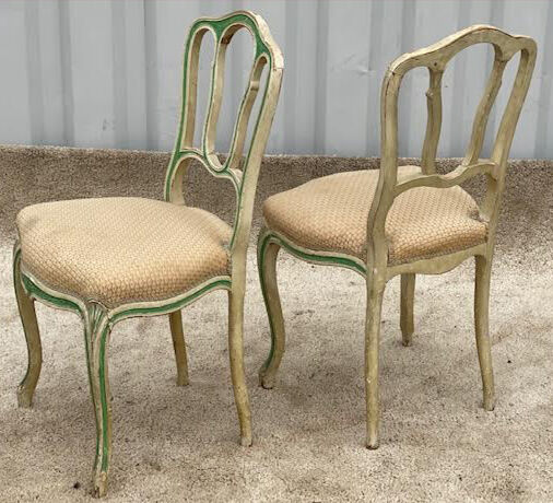 Paire de chaises de style Louis XV