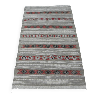 Geometric woven rug with fringes – Ethnic style – Hallway & interior