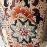 Chinese vase baluster in polychrome ceramics. Life scenes Japanese warriors/Samurai against a backdrop of wilderness