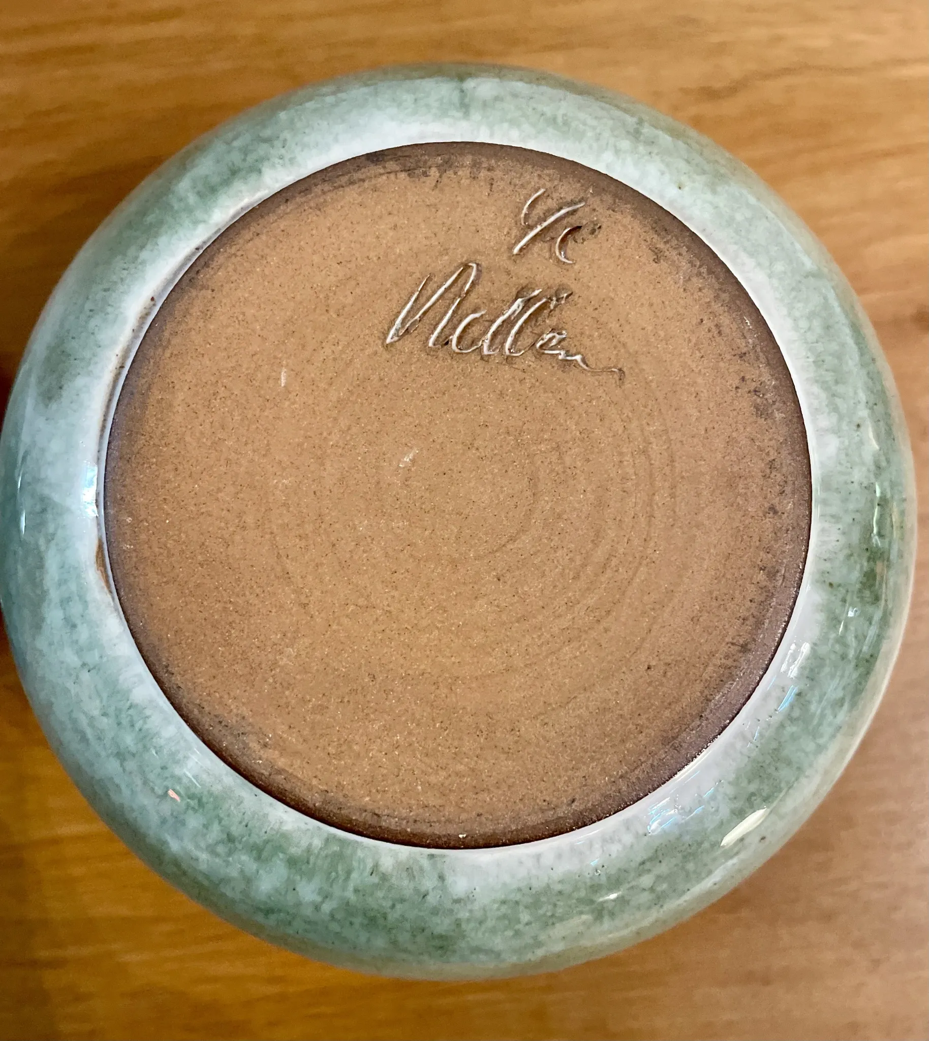 Pot or glazed ceramic pocket.