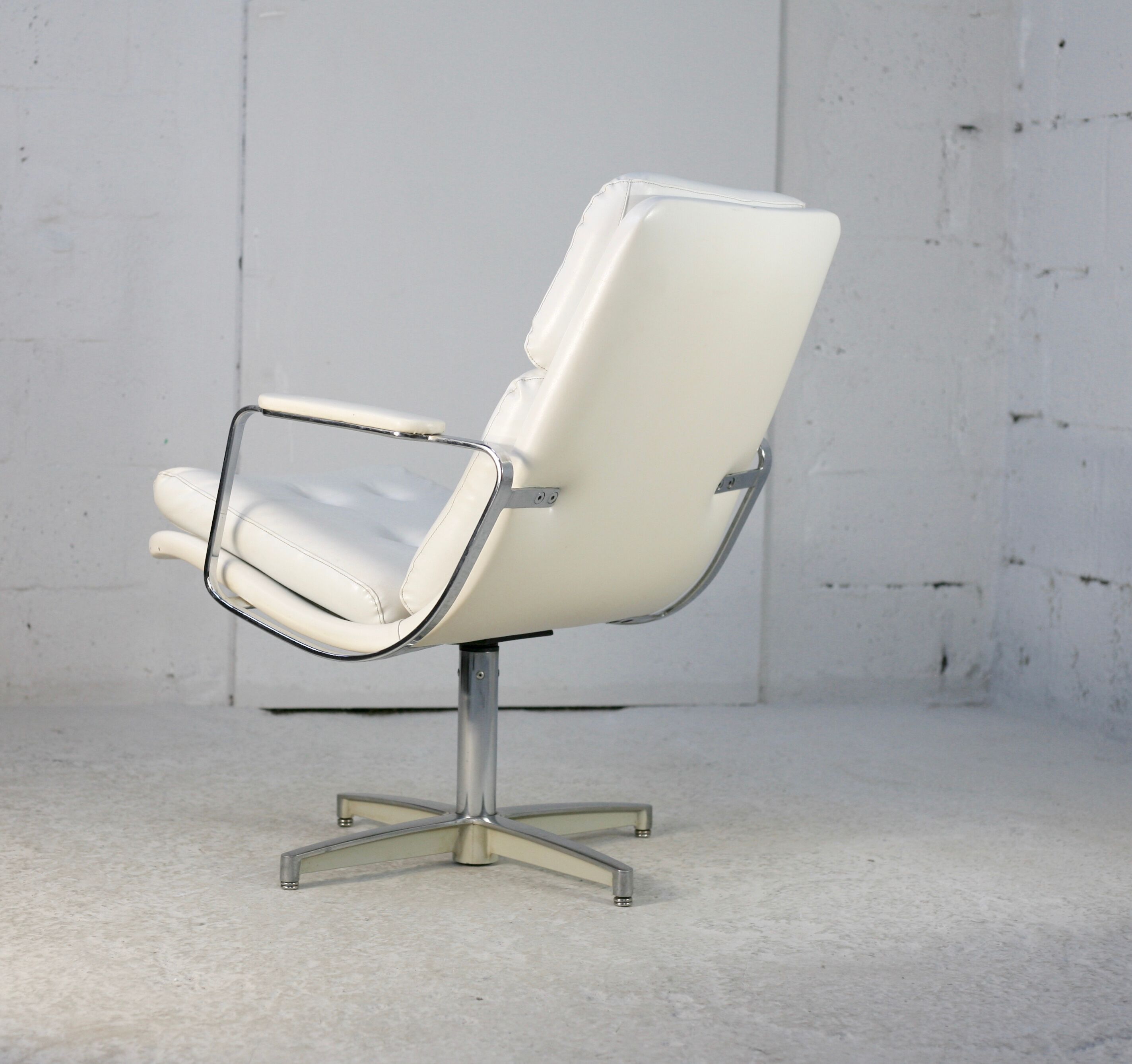 Armchair "Space Age"". Steel and imitation leather. Swivel. France, 70s