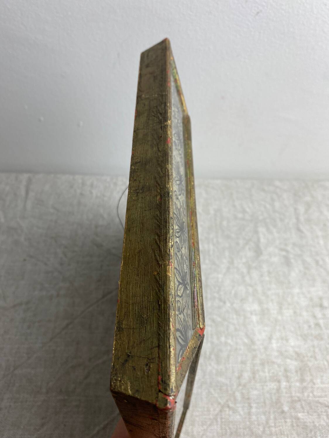 Eglomisé mirror with wooden parecloses