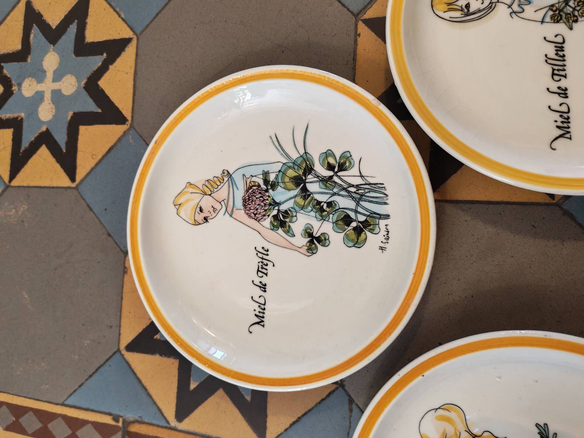 Set of 5 decorative plates Gien by Hughette Sainson