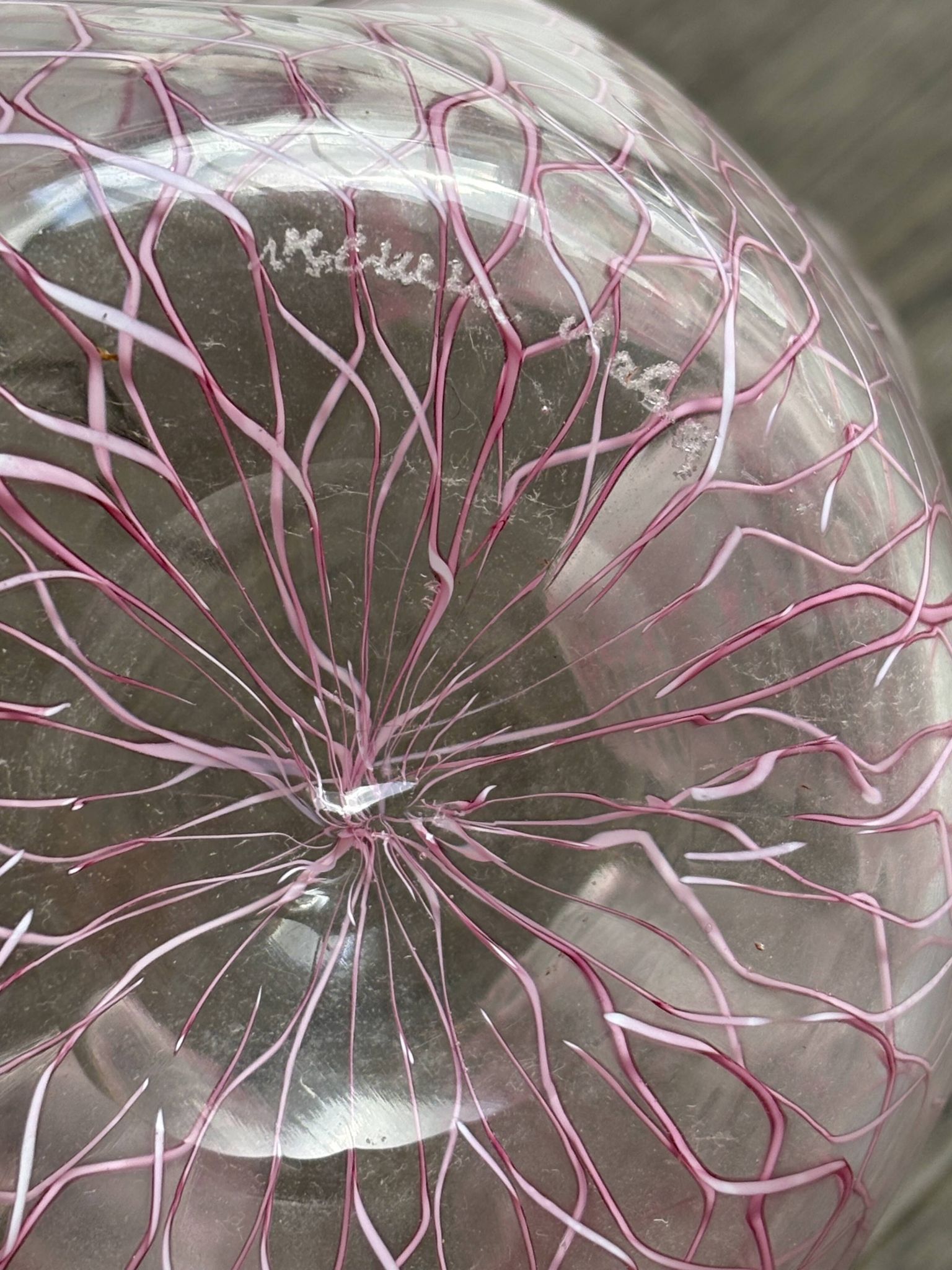Murano glass vase (handkerchief) with a pink network pattern